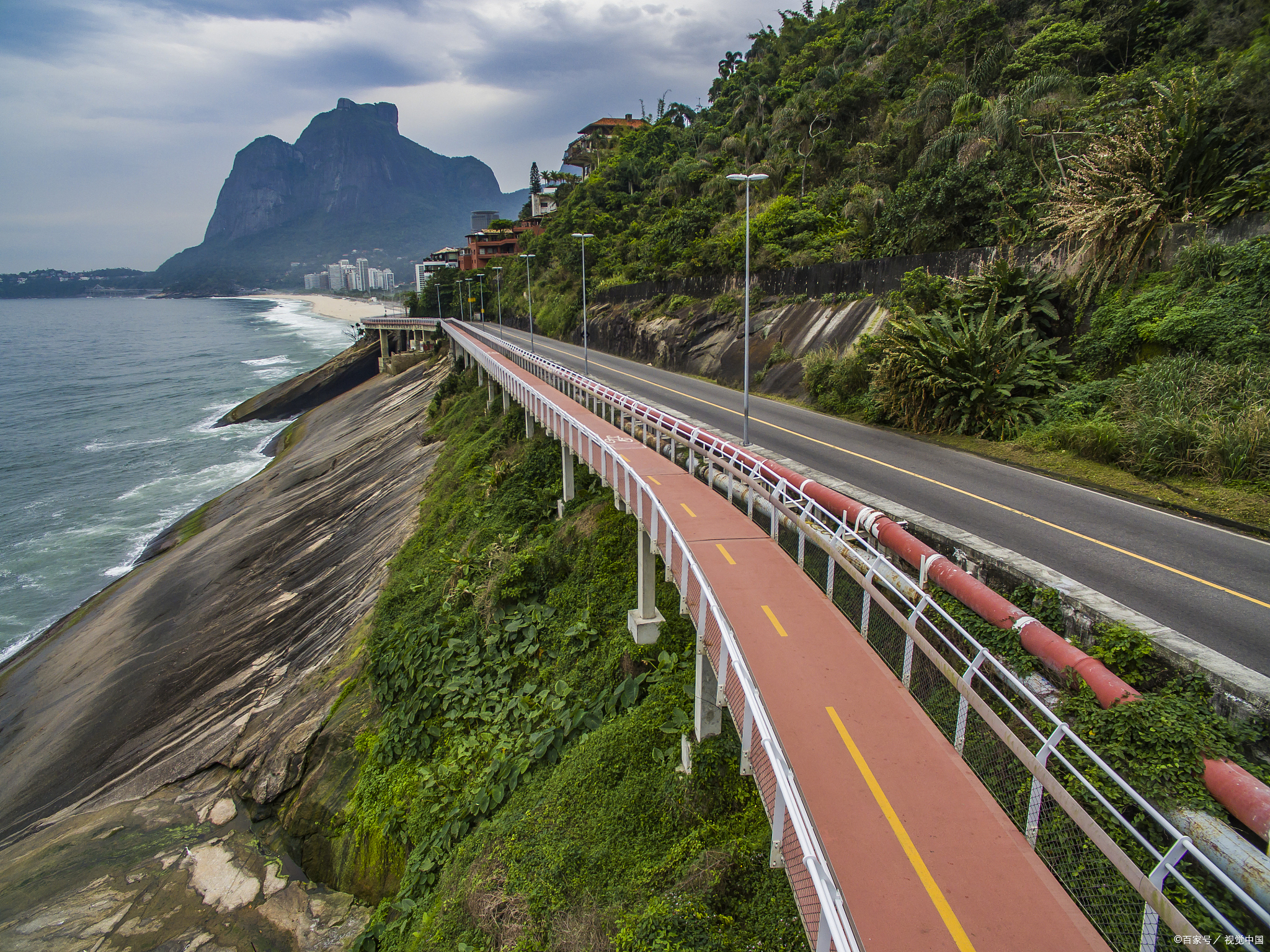 厦门环岛路是一条风景秀丽的海滨路,位于厦门市沿海地带.
