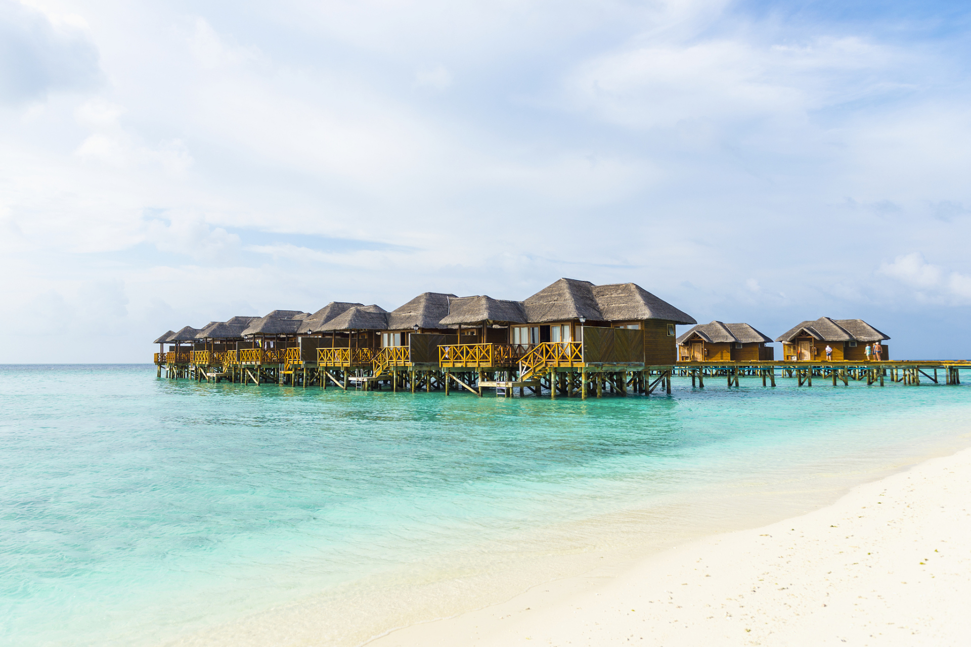 马尔代夫幸福岛位置在马尔代夫北巴群岛东北部的边缘,从马累(male)