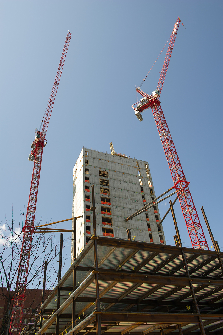 塔吊附墙角度设置是建筑施工中非常重要的一环,它直接关系到施工安全