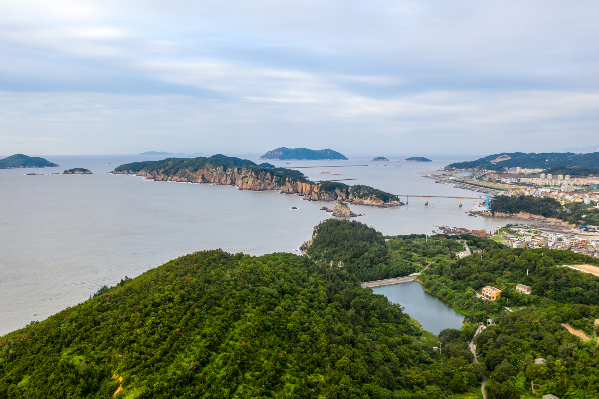 岱山岛一日游攻略:美景,美食与探险  当提到岱山岛,许多人可能会感到