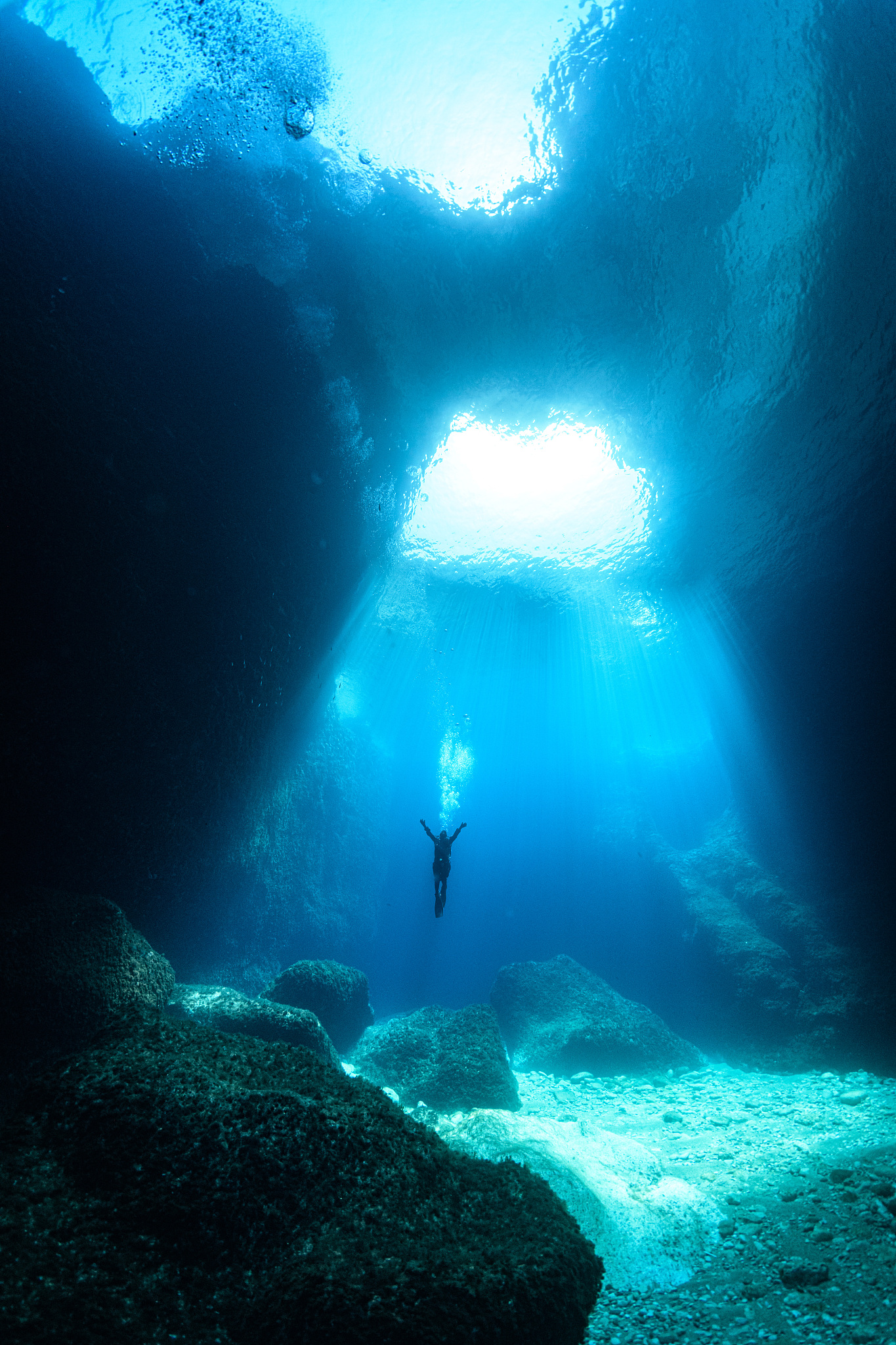 海洋图片大海深处图片海洋深处深海里深深海底行深海里的图片3d 壁纸
