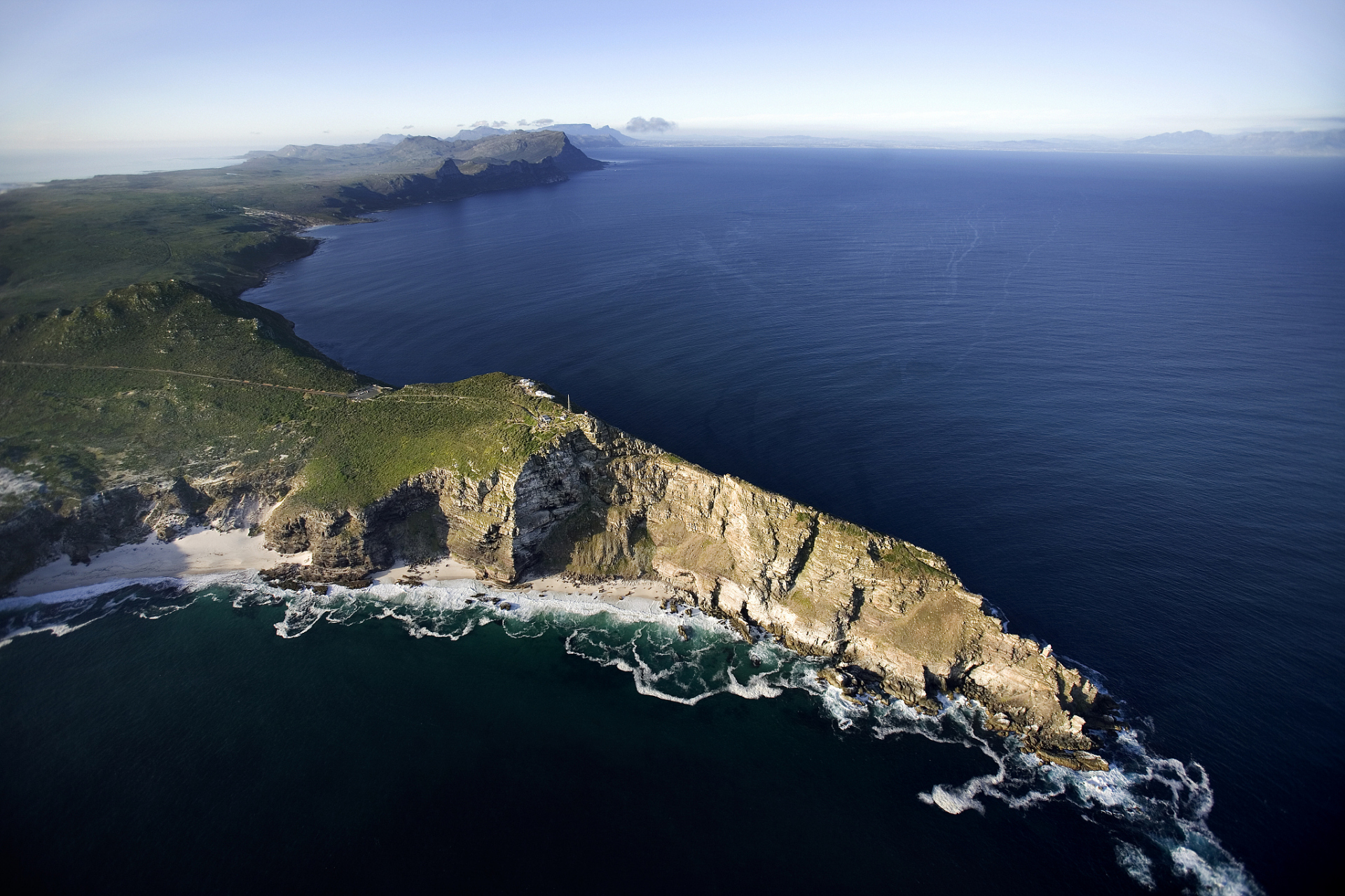 跨年创作挑战赛# 罗弗敦群岛是挪威著名的景点之一,岛上有许多美赖哪