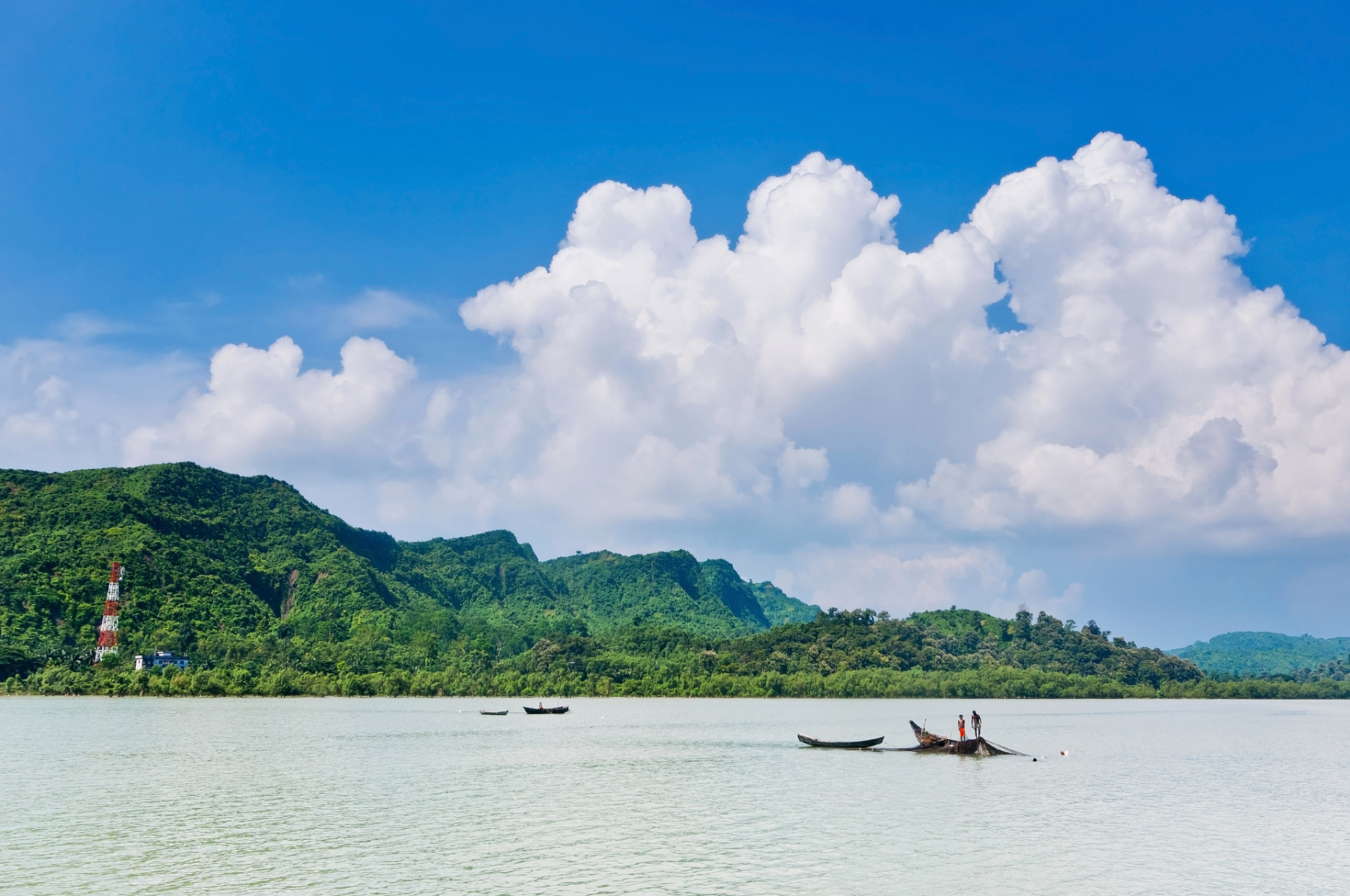 除了自然美景,富春江畔还有让人流连忘返的地方特色的集镇.