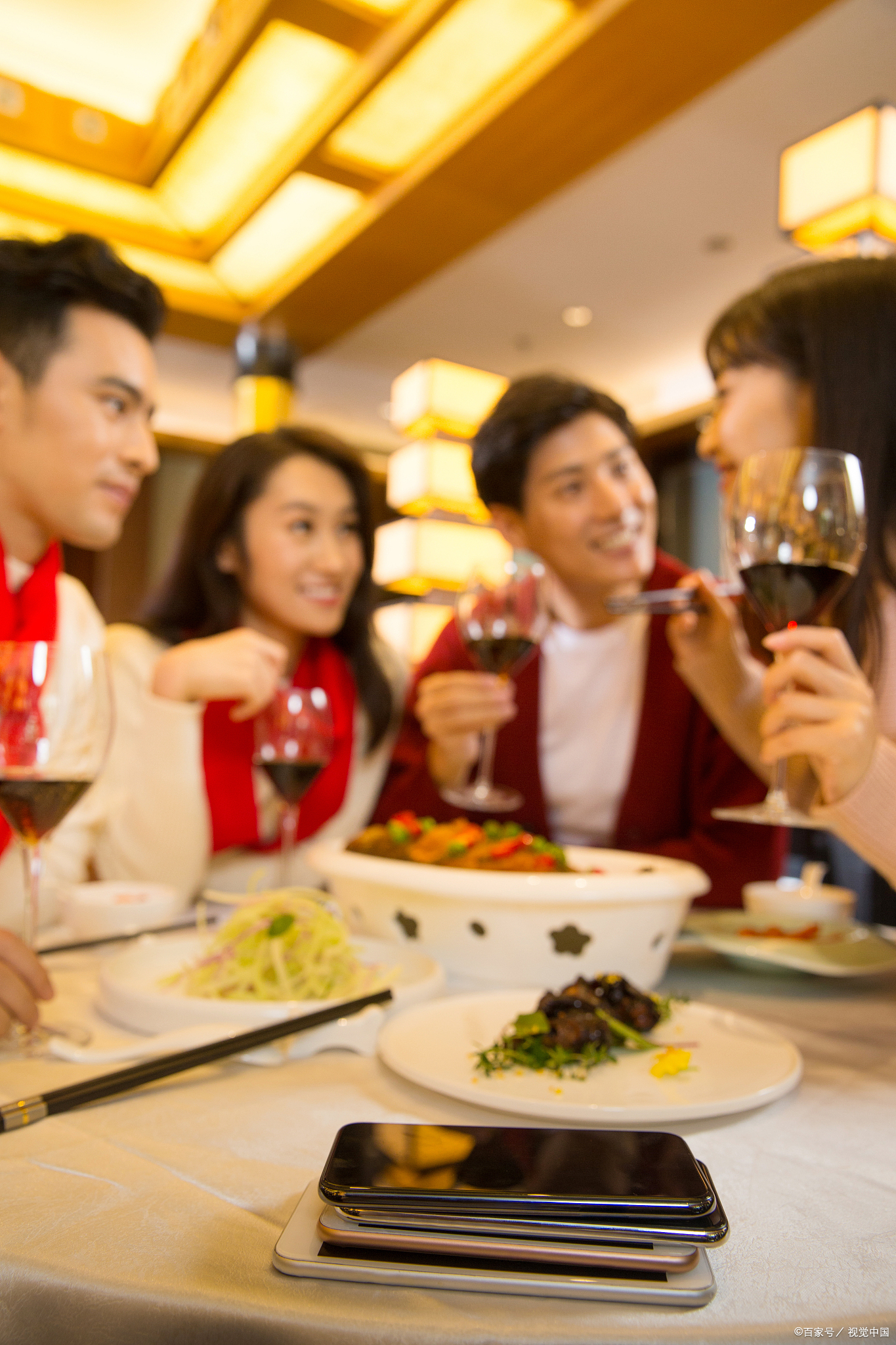 一个男人经常请一个女人吃饭,是什么意思?