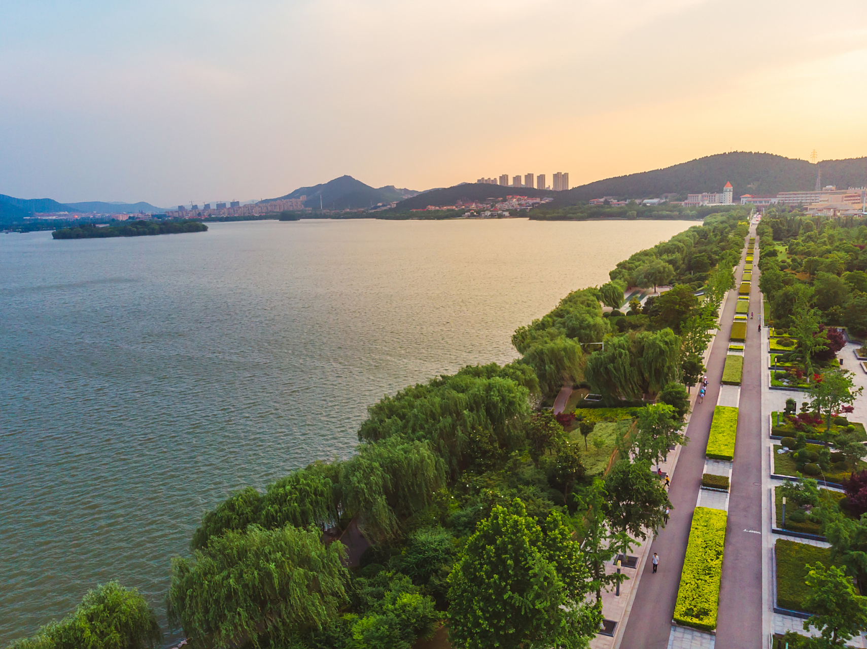 徐州云龙湖,江苏省内一颗璀璨的绿意明珠.湖泊绵延5.