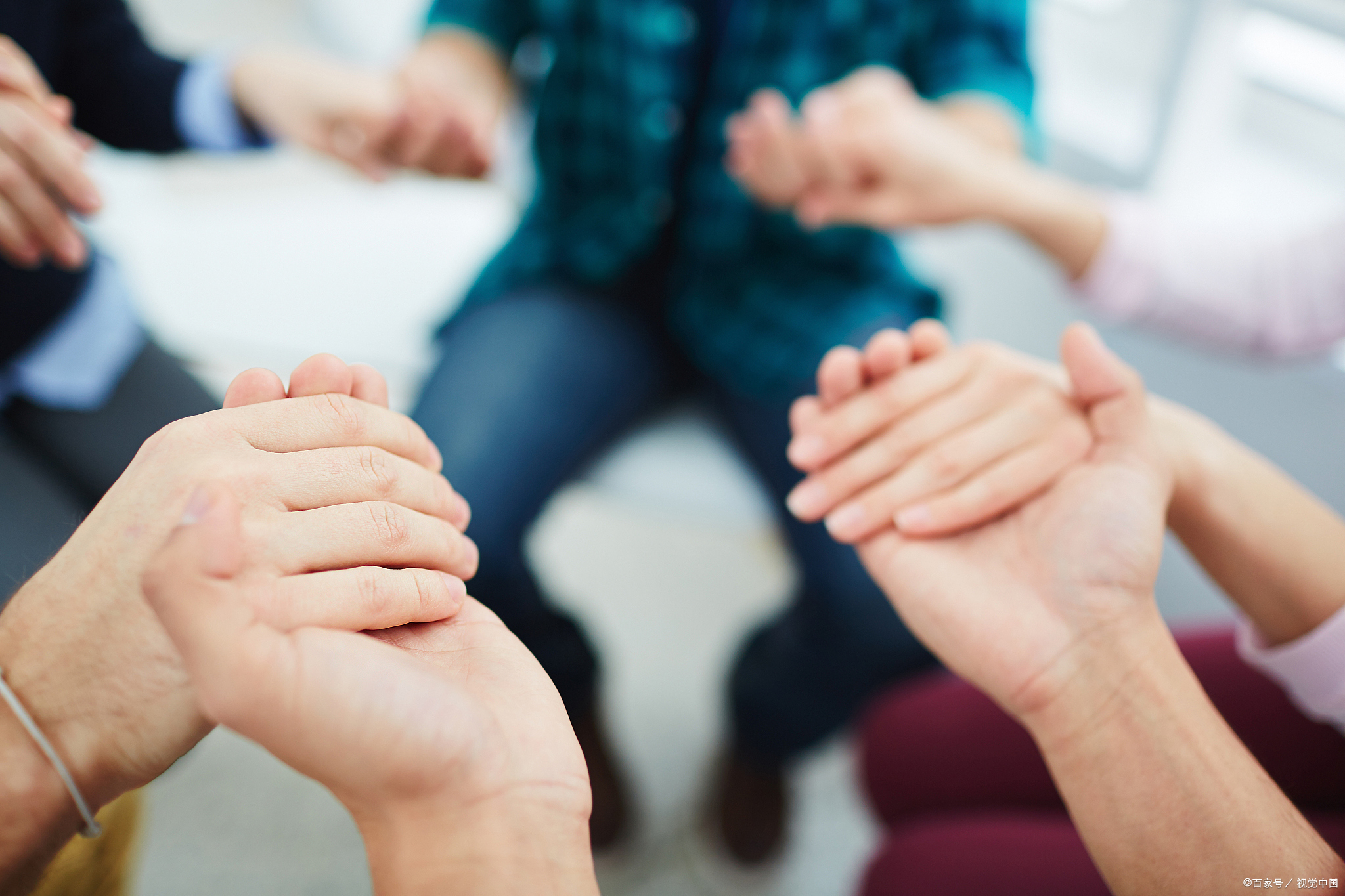 年少时的天真淘气,如梦般飘渺, 化成了缕缕过往烟云