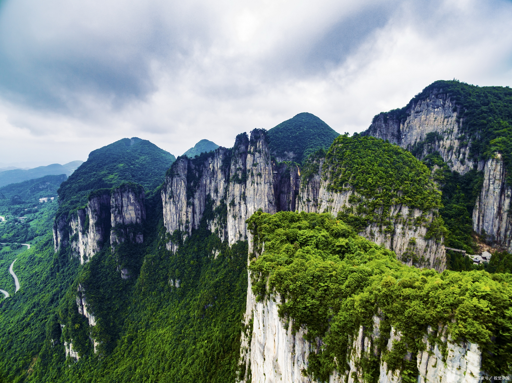 湖北鹤峰屏山峡谷风景图片