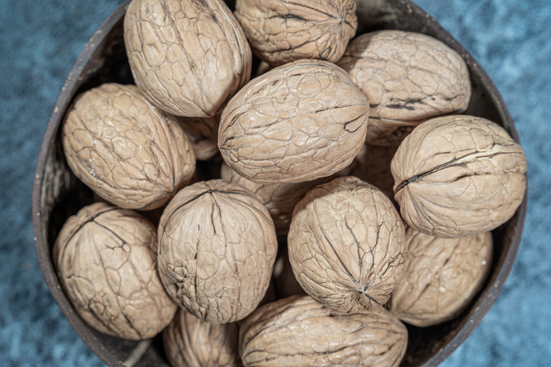 尝过商洛核桃的香脆吗?宜川苹果甜汁四溢,欲罢不能.