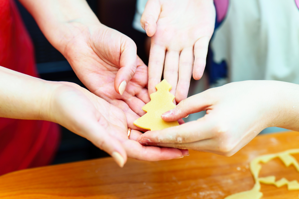 要鼓励孩子积极参与决策,首先需要给予他们充分的信任和尊重