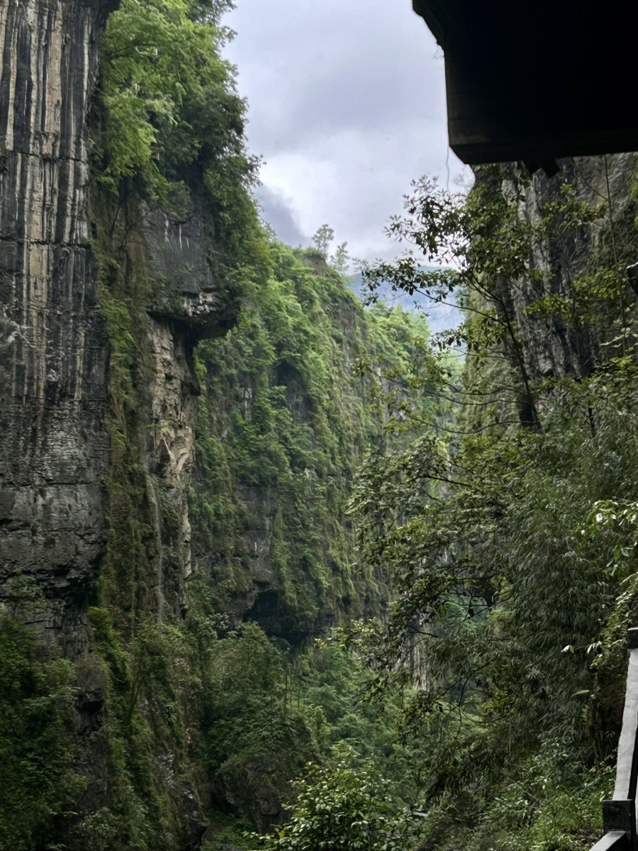 武隆白马山天尺情缘景区犹如一颗隐匿在山林间的璀璨明珠.