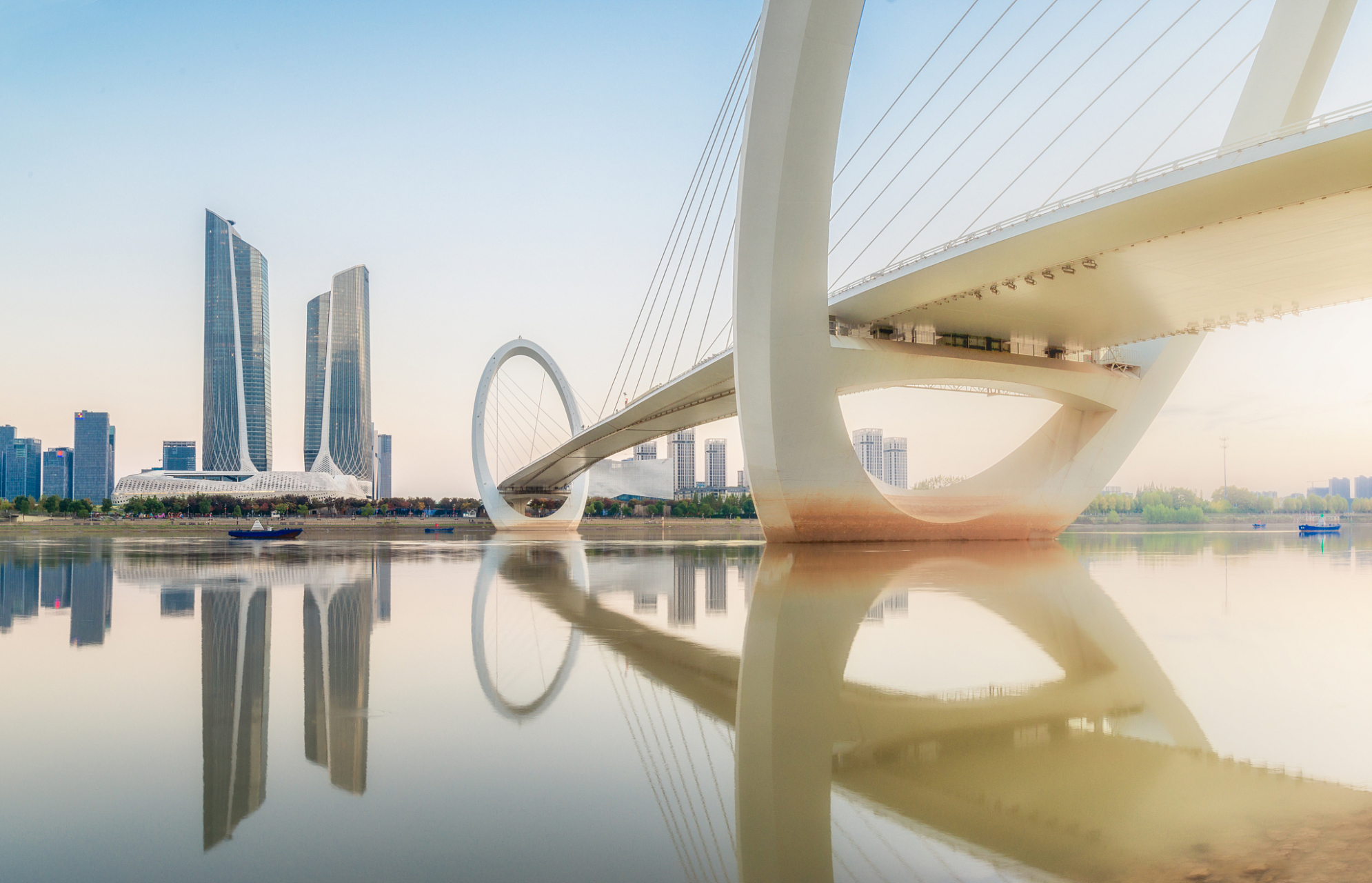 南京眼是南京国际青年文化中心的核心景观之一,也是南京的标志性建筑