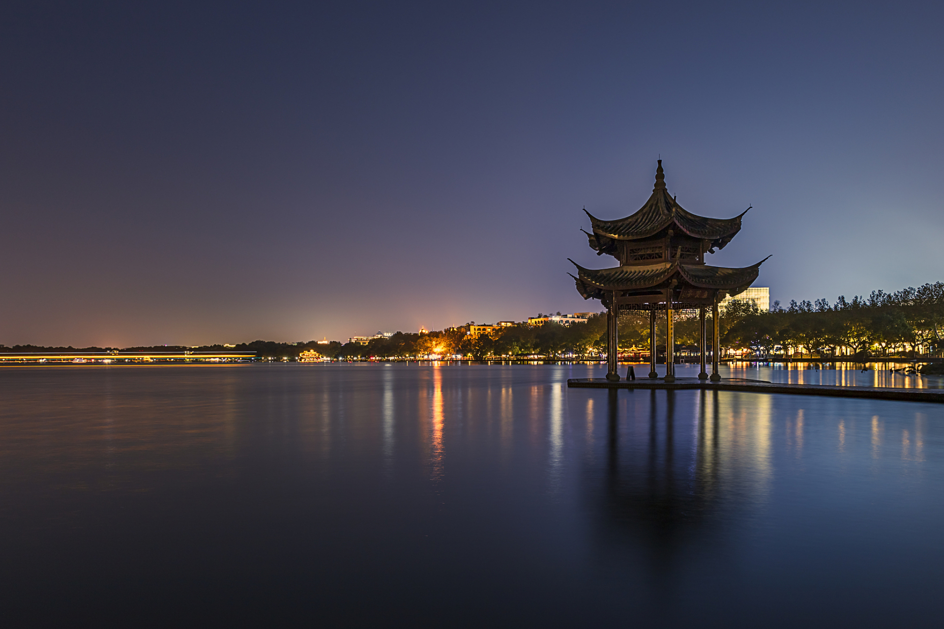 感受平湖秋月的美.