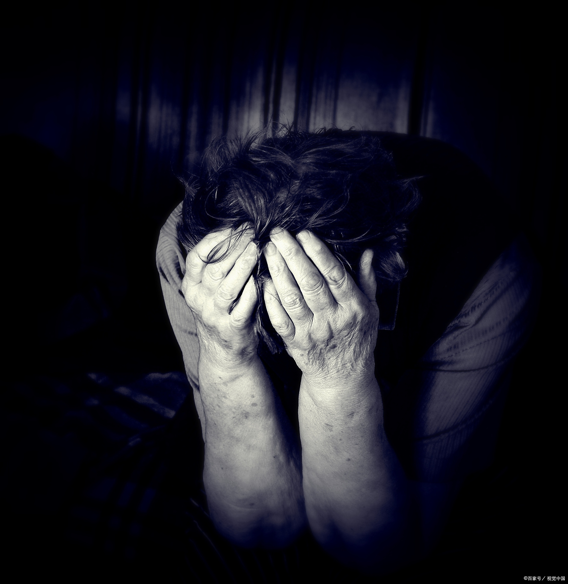 当孩子出现幻听,幻视,胡言乱语等异常行为时,家长往往会感到非常