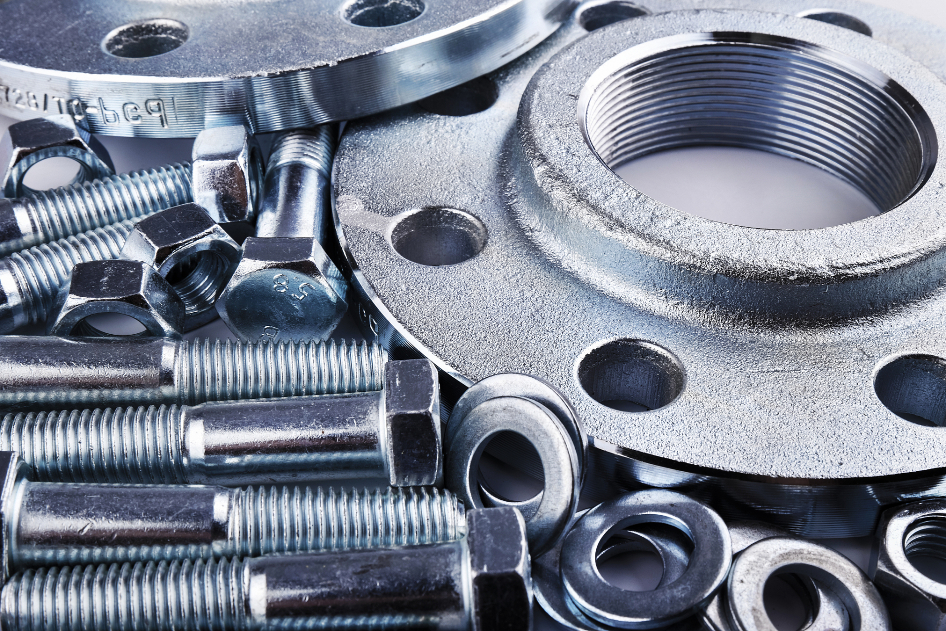 选择精密零件去毛刺抛光机的抛光轮时,需考虑材料,硬度,粒度和形状等