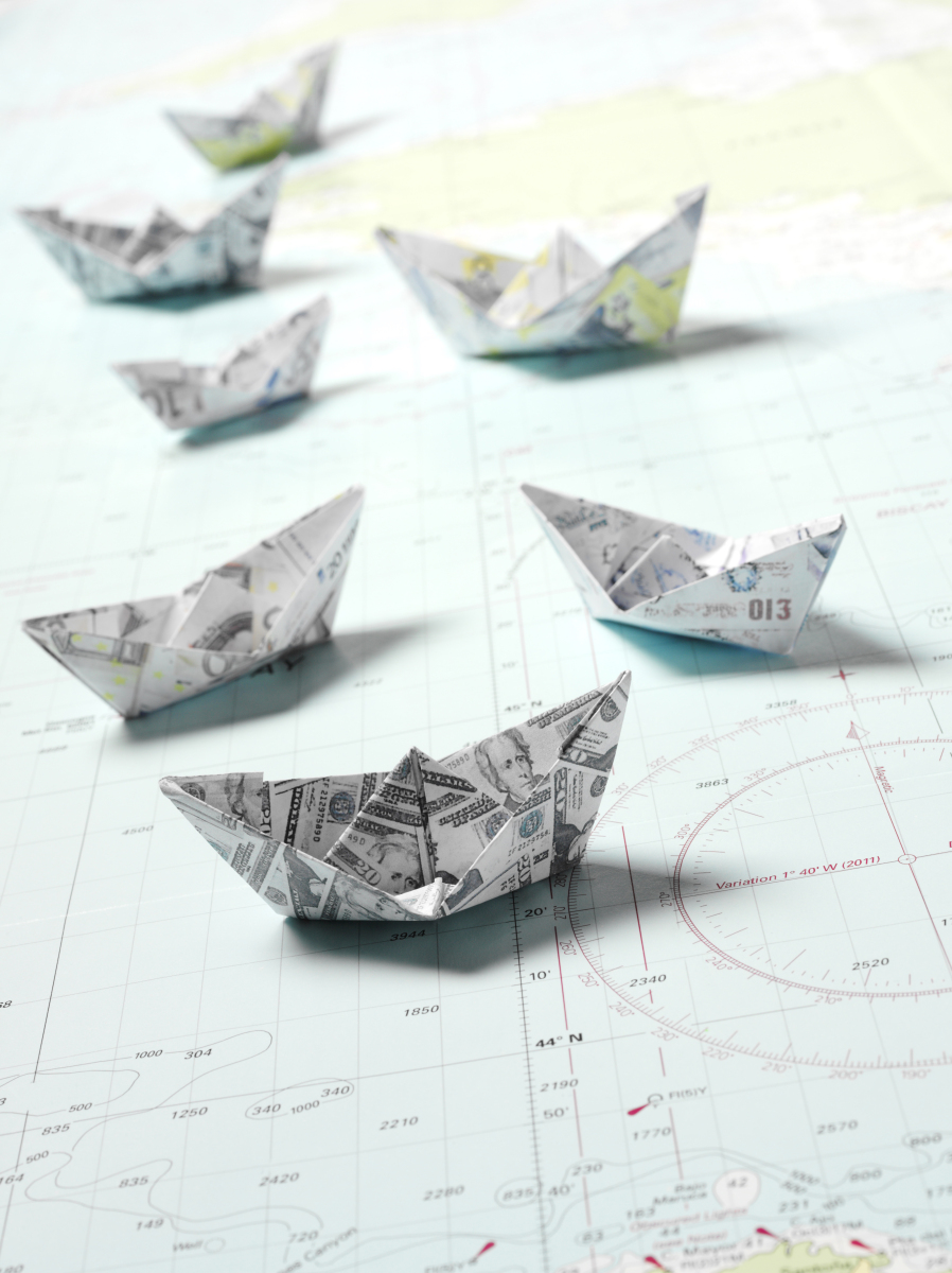 每个人的童年都少不了那么几款简单却充满魔力的手工玩具而折纸小船