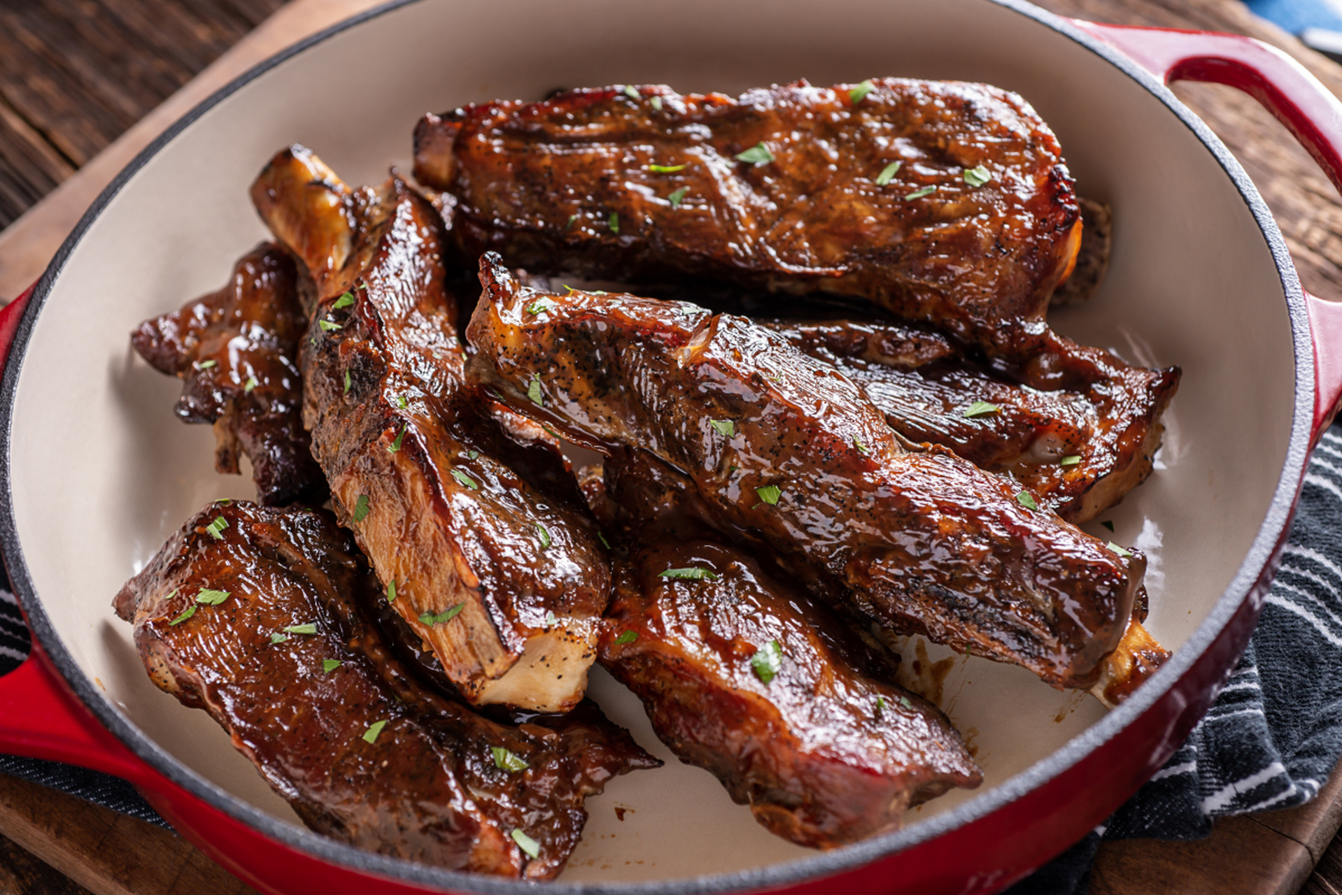 这次无锡之行,最让我难以忘怀的,便是那道色香味俱佳的无锡酱排骨.