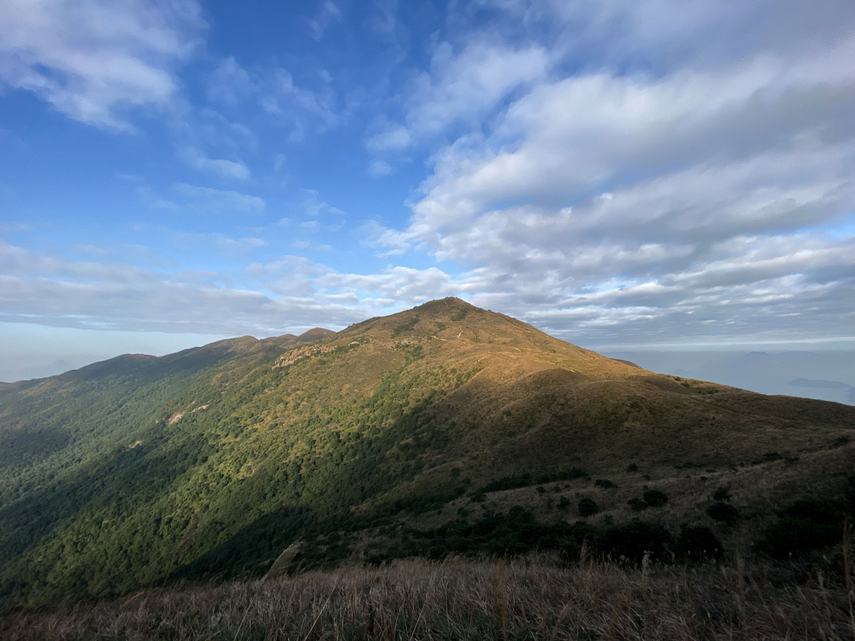广东茂名:浮山岭——大自然与历史的对话 亲爱的朋友们,你们可曾想过