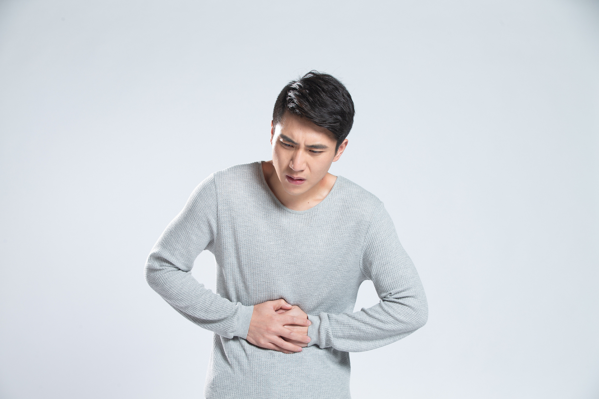 阑尾炎肚子绞痛可能有几种情况:胃肠道功能还没恢复,局部炎症加重和