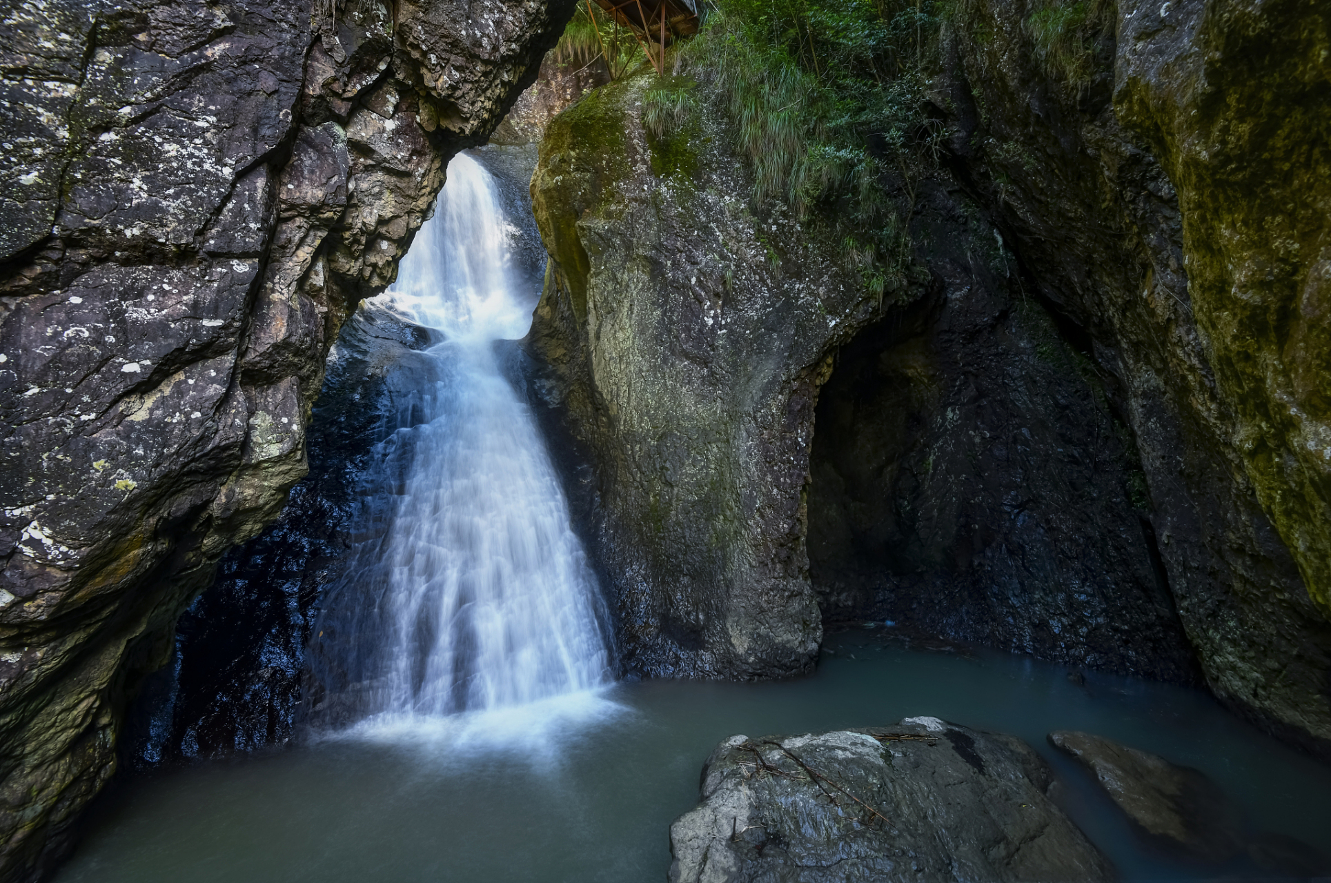 九龙漈风景名胜区位于中国福建省周宁县东南13公里处,是一处自然景观