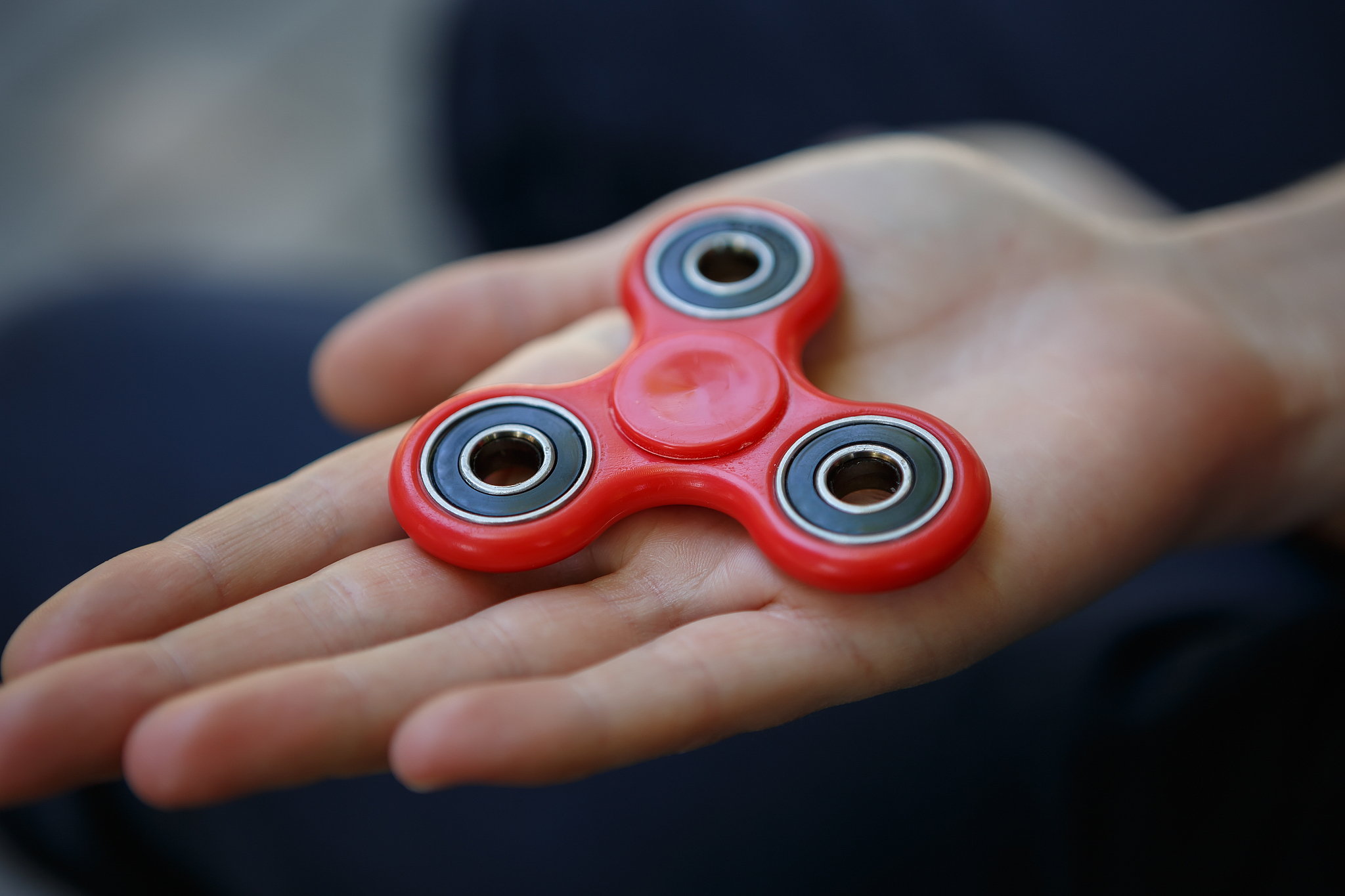 商家需了解亚马逊销售政策,确保指尖陀螺符合相关标准和规定,并经过