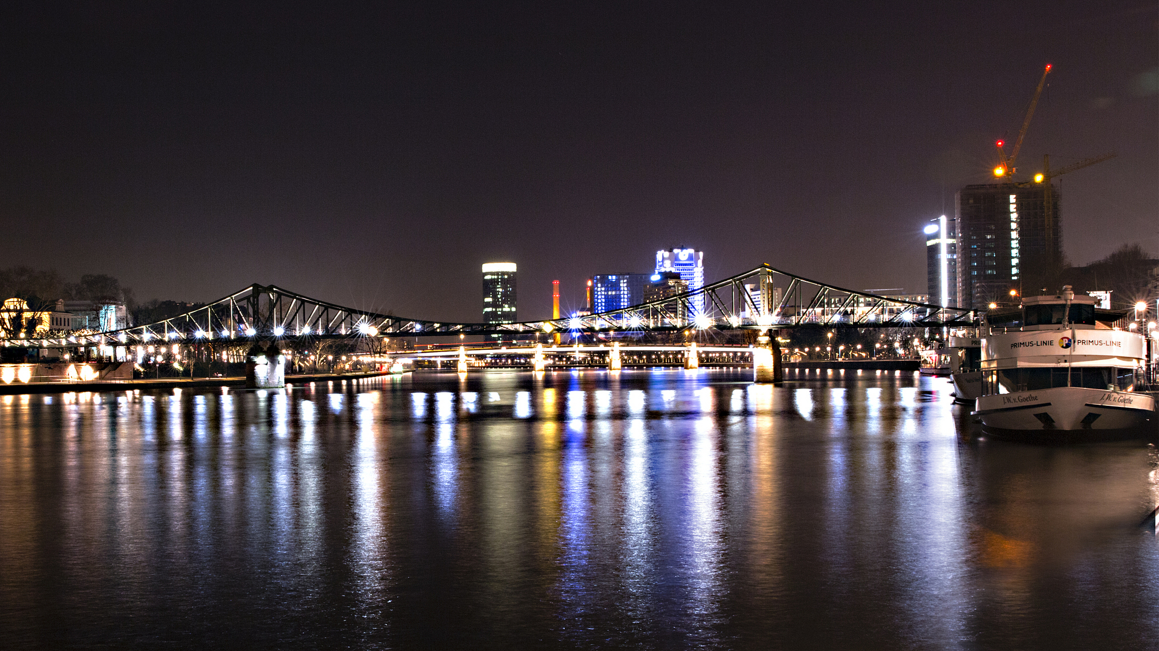 瑞安夜景是城市的魅力所在,最佳观赏时间为晚上7-9点.