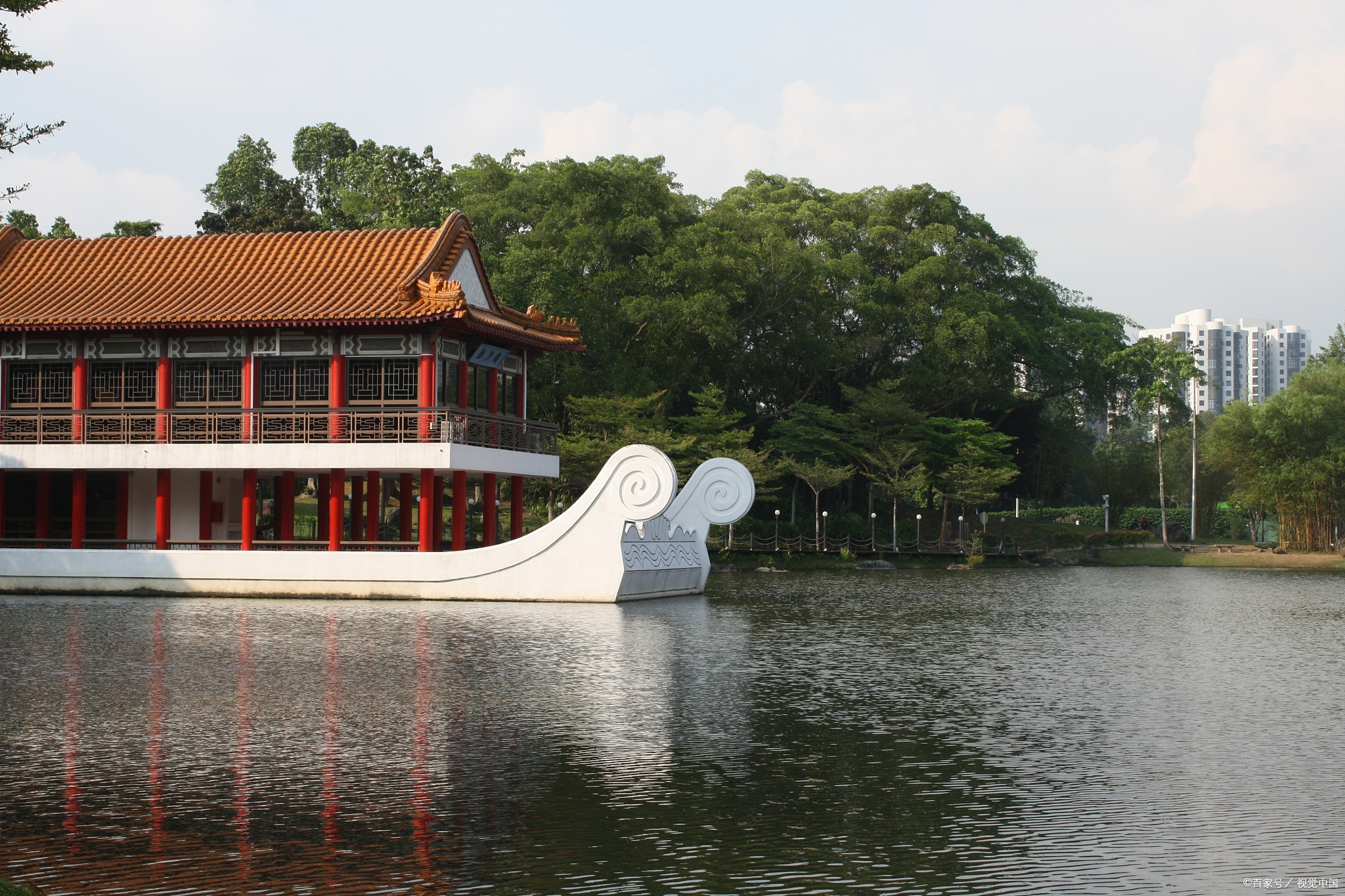 惠州西湖,位于广东省惠州市中心,是我国南方著名的风景名胜区,素有"