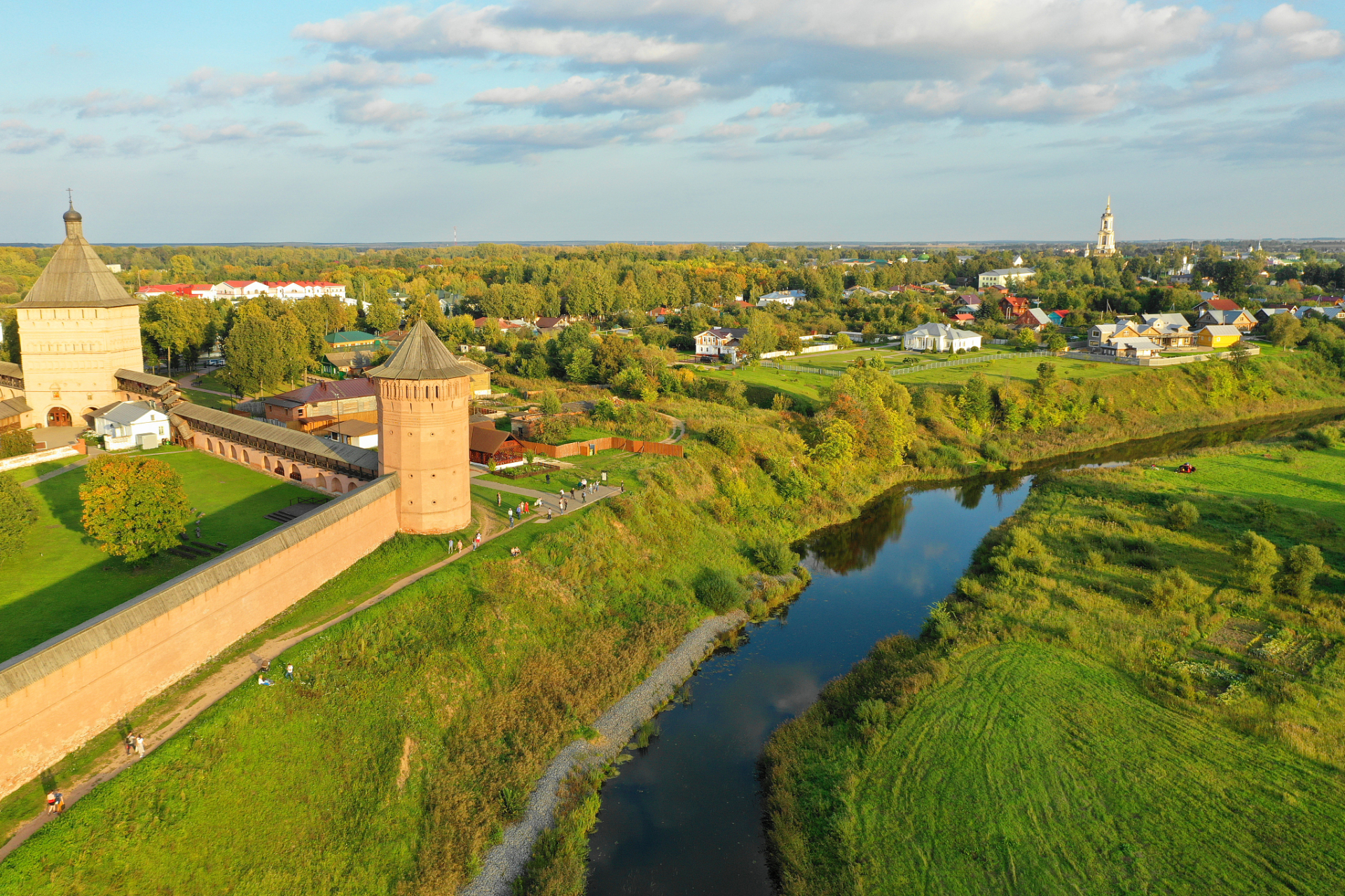 卢瓦尔河谷是位于法国中部,卢瓦尔河中游的平原流域,方圆27500平方