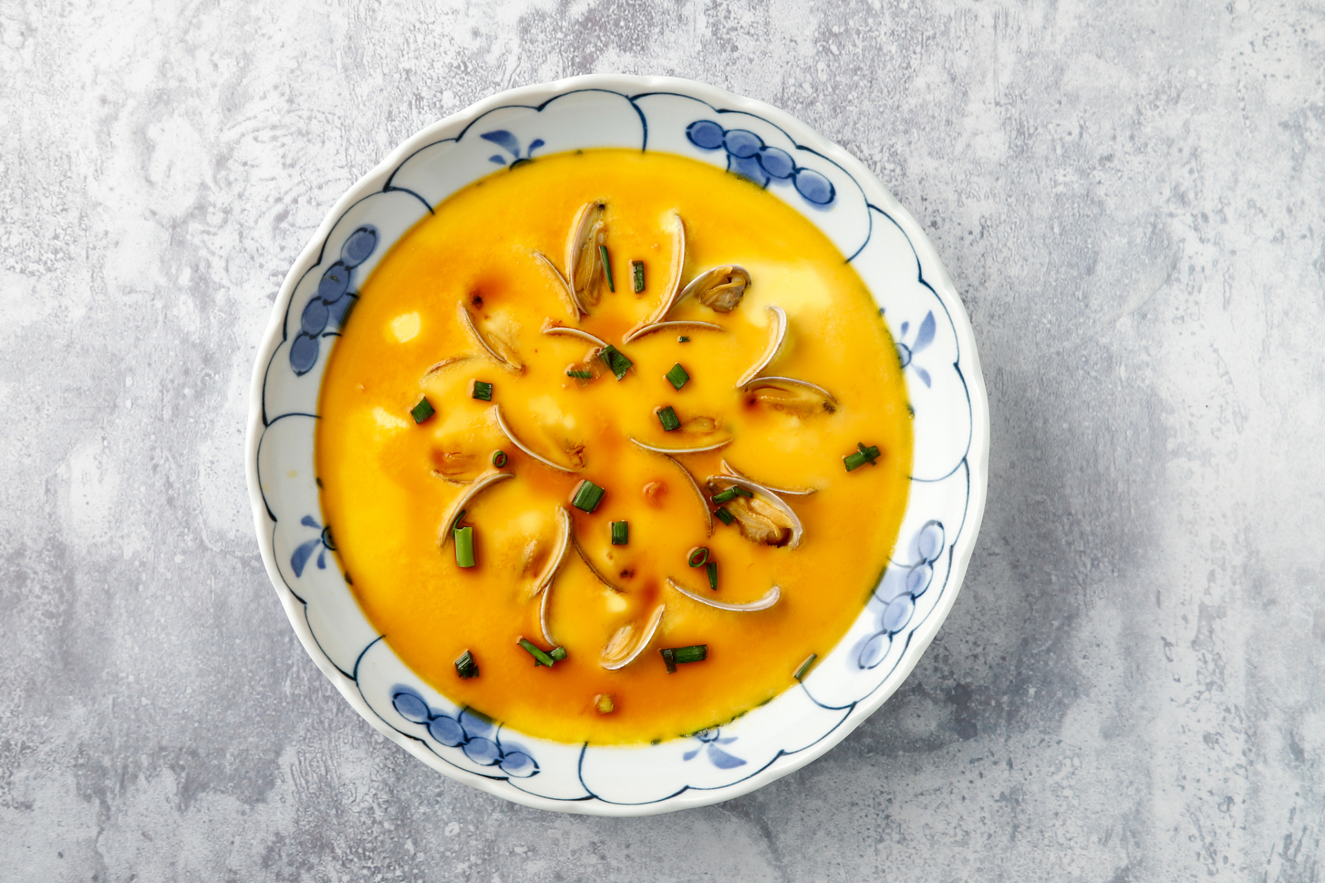 花蛤蒸蛋:美味与颜值的完美结合! 关注我吧,分享更多的家常美味菜肴! 