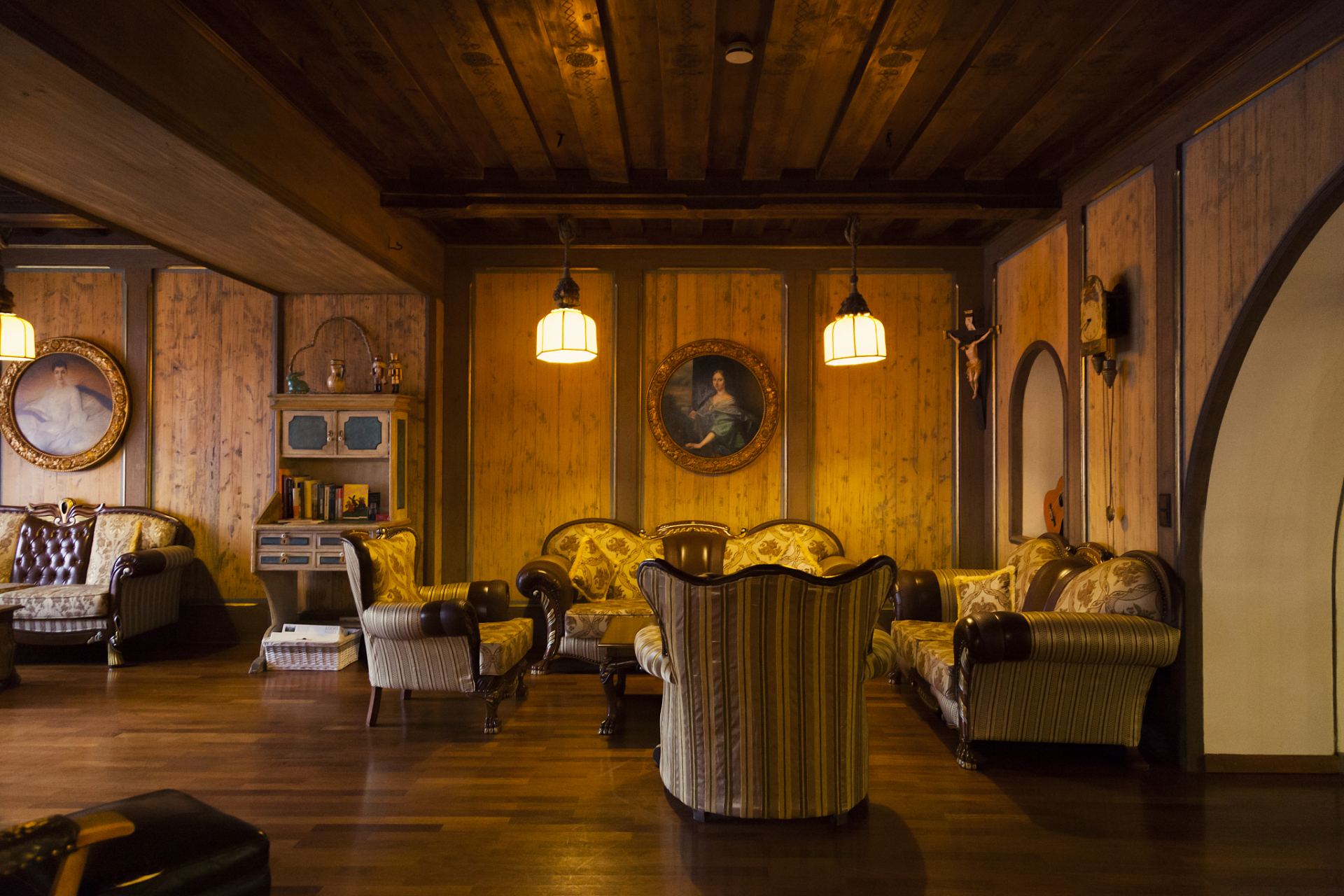 在装修界中,复古怀旧风格独树一帜,它让人仿佛穿越时空,回到过去的