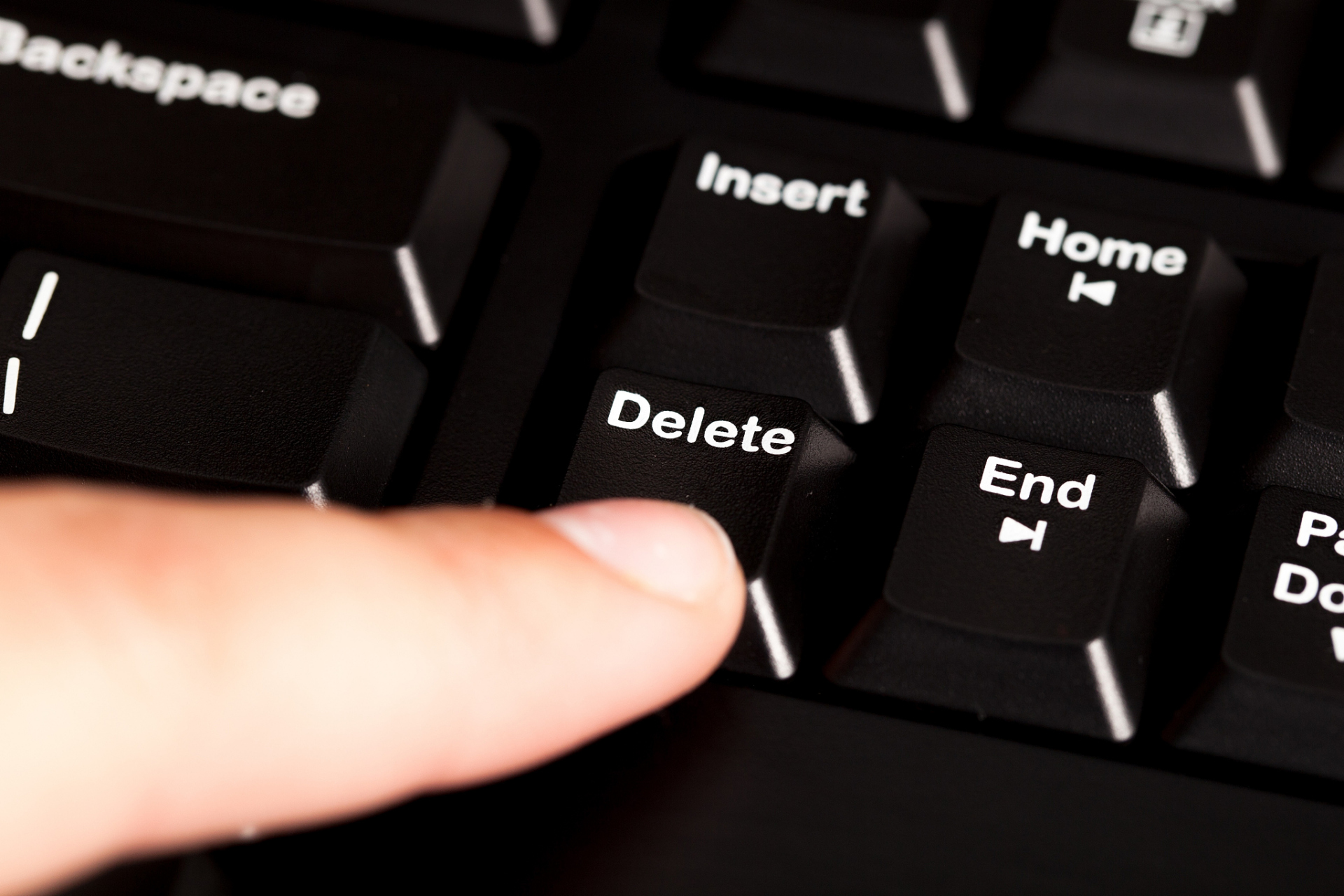 电脑键盘退格键backspace和删除键delete有什么区别?