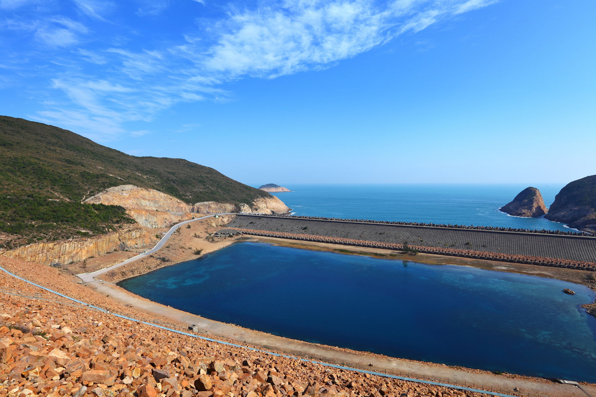 半边山景区位于浙江省象山县东南部,自然风光秀美,人文底蕴深厚.