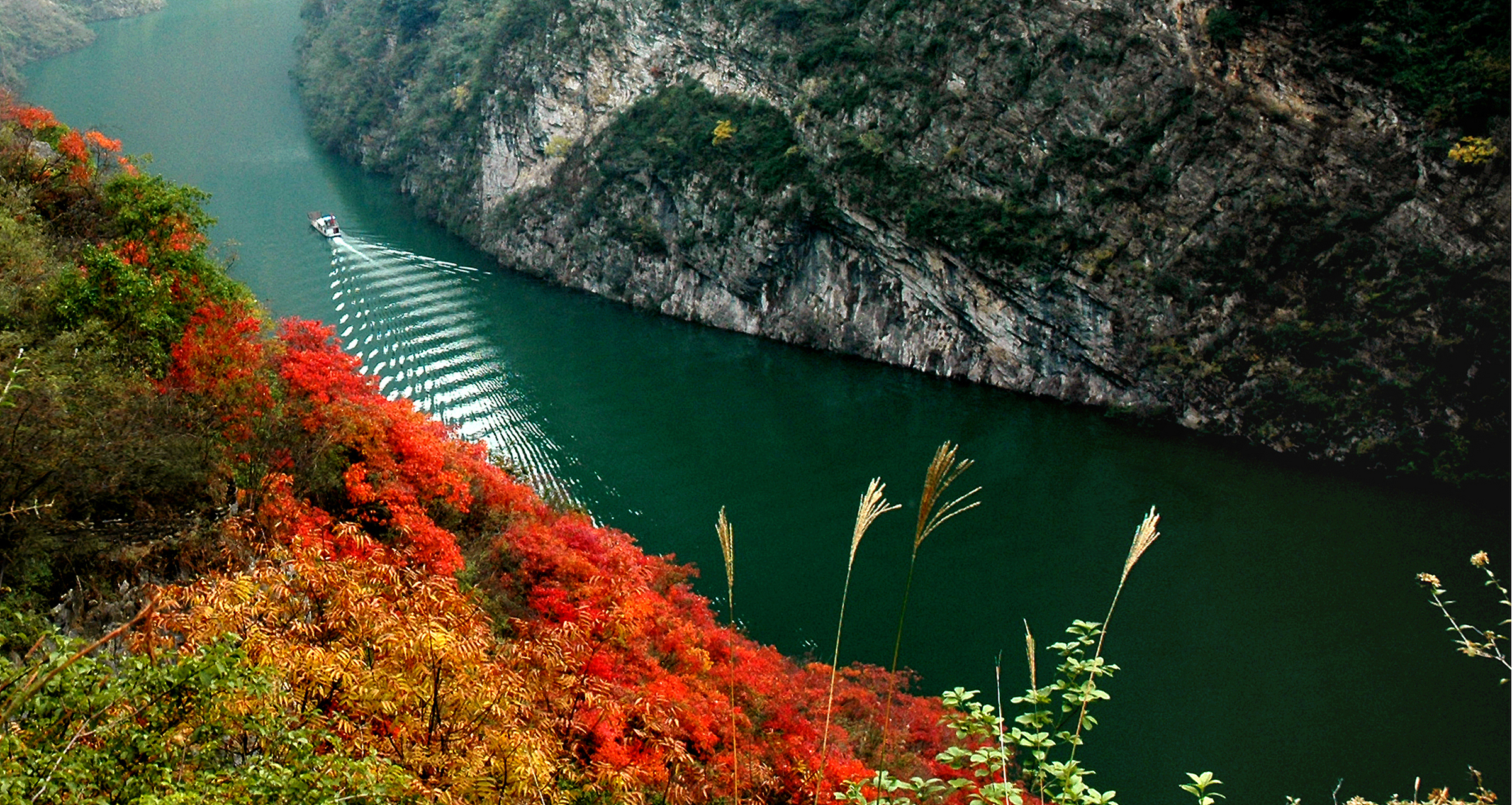 巫山小三峡被誉为"奇哉,巴雾峡",位于重庆市巫山县境内,由大宁河下游