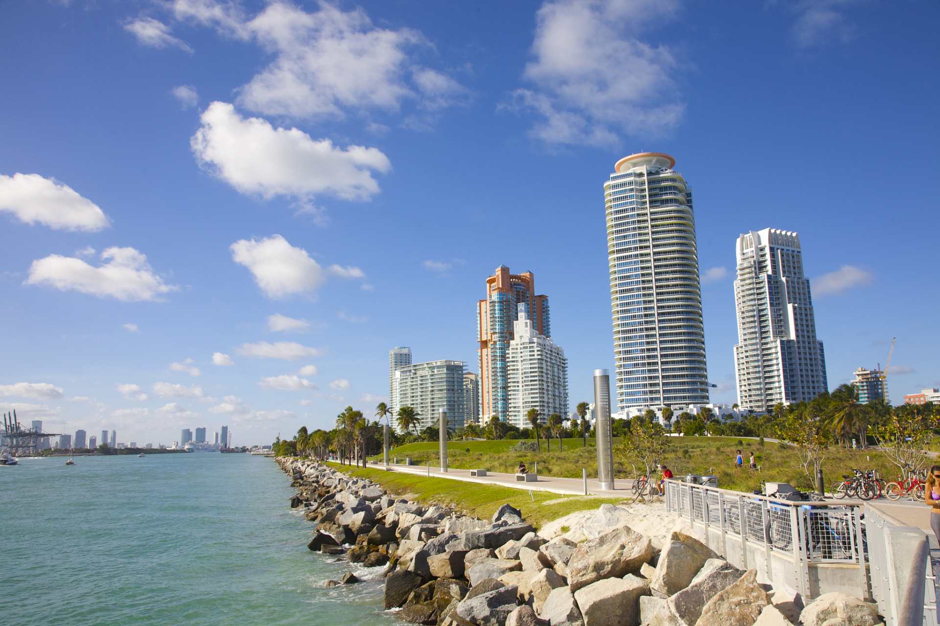 迈阿密海湾公园位于美国佛罗里达州迈阿密市区,是该地区最受欢迎的