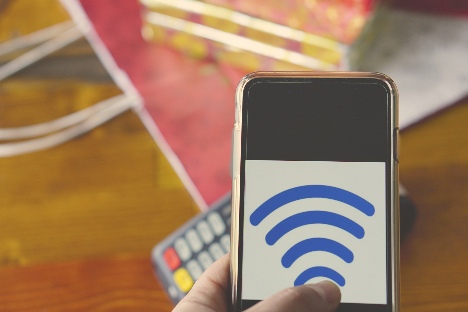 我怀疑现在的手机就是个监听器,现代人毫无私隐.