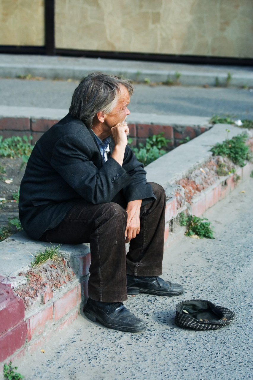 我62岁,退休金6000,听到儿媳给我起的外号,我瞬间明白了一切  我叫