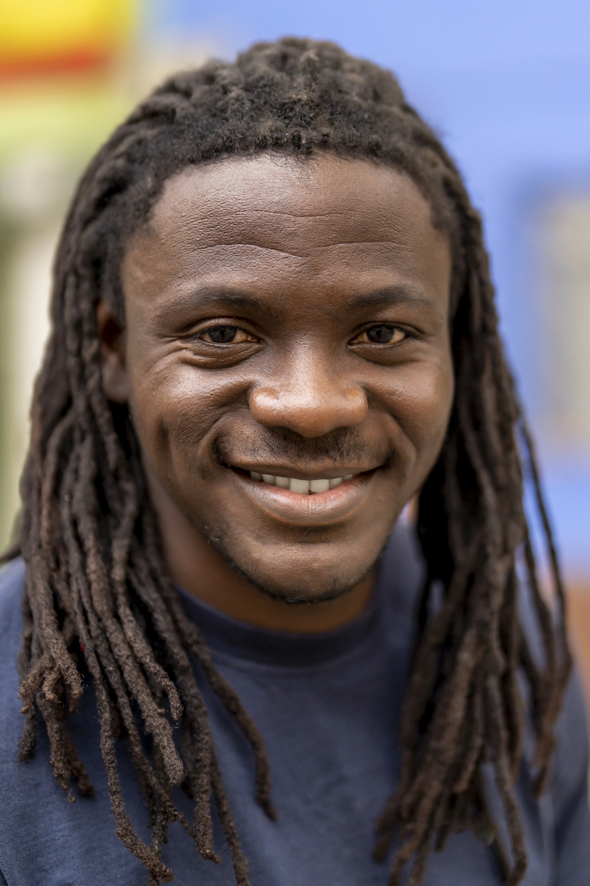 大事不好,静默在家久了,无意中照镜子,发现由非洲黑人转变成欧洲白人