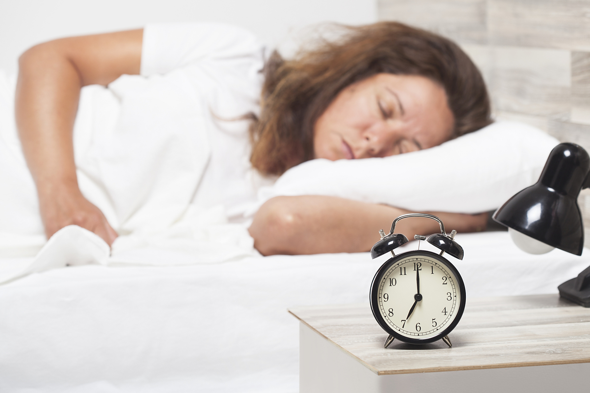 人体有十二条经脉,分别贯通于五脏六腑,每日十二个时辰内十二经脉的