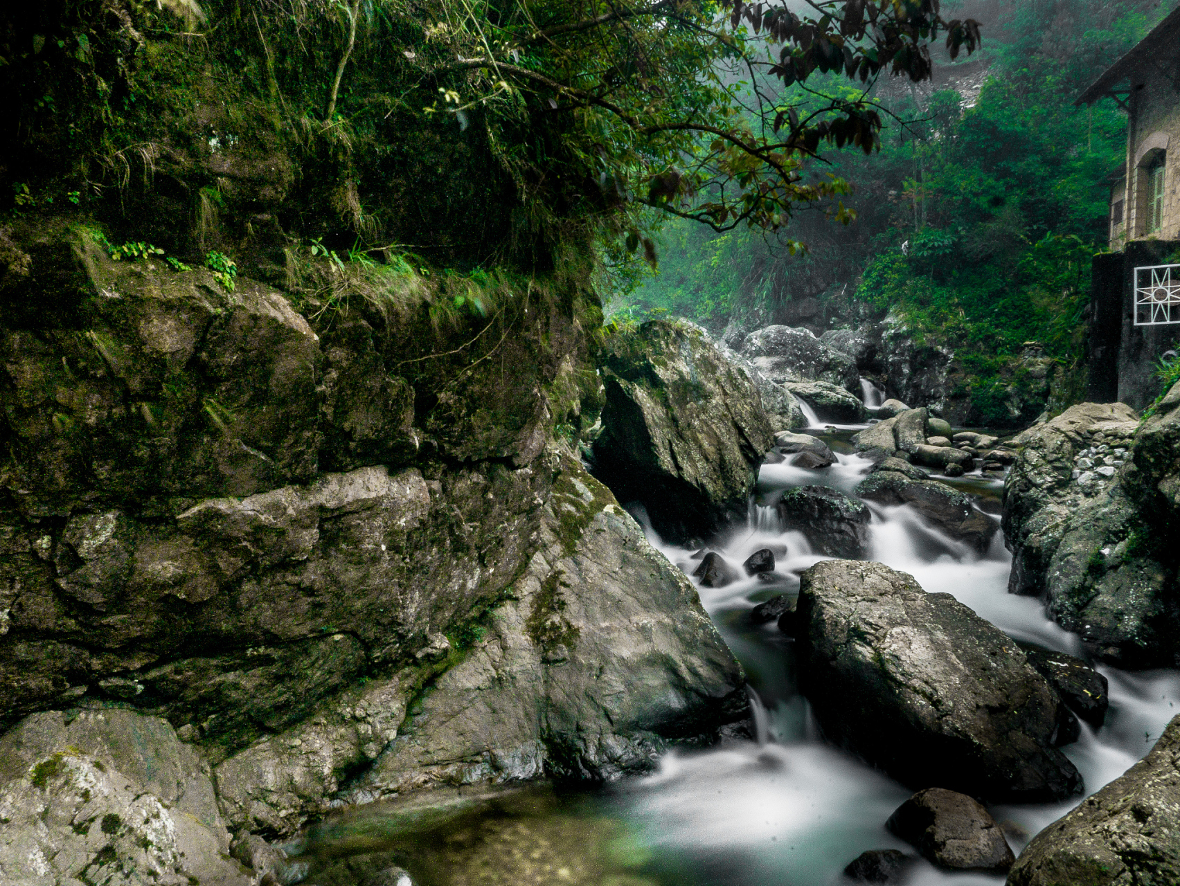 夏日闪光旅行家# 衢州常山梅树底风景区,山峦叠翠,溪流潺潺.