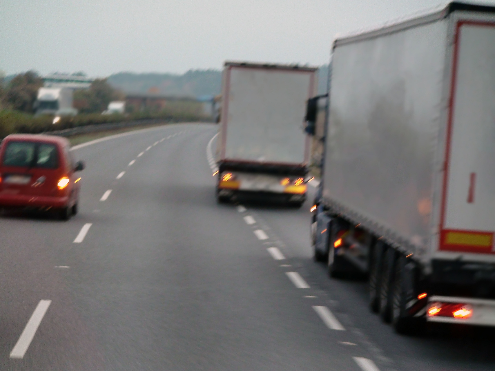 一超四罚是货运新规中对车辆超限运输行为进行罚款和车辆营运证吊销的