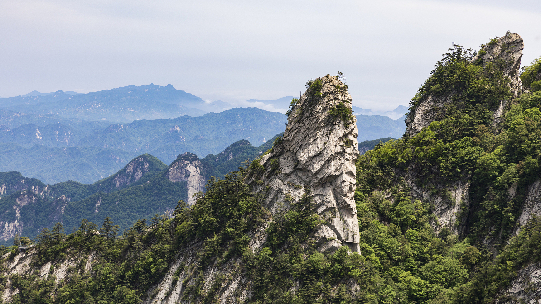 尧山风景区(yao mountain),俗称石人山,位于河南省鲁山县西部,地处伏