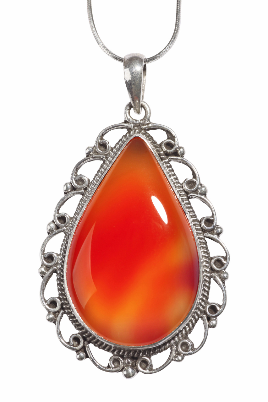 近年来,黑龙江省黑河市逊克县瞄准了北红玛瑙这一丰富的资源,大力推动