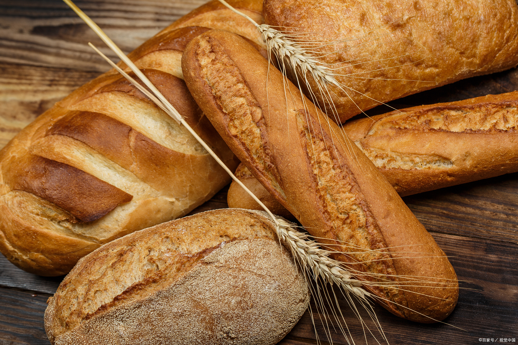 常见的用法搭配: a loaf/slice/piece of bread 一条/一片/一块面包