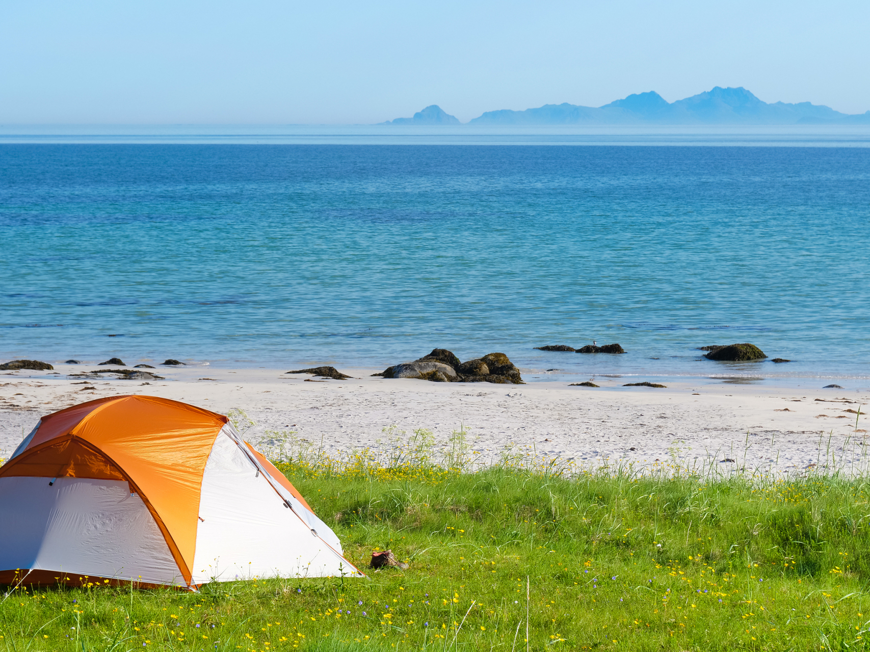 西冲海滩,露营的绝佳之地,让潮声成为夜晚的摇篮曲.