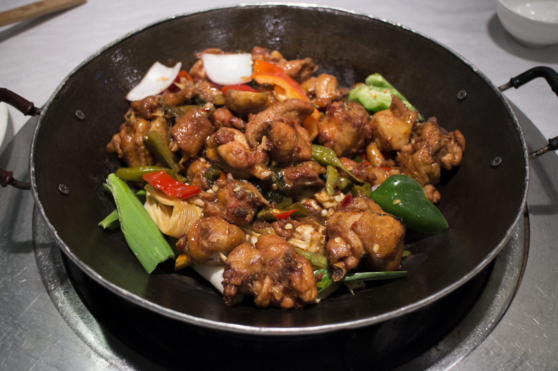 干锅排骨,四川麻辣香飘四溢  94 说到干锅排骨,那可是四川的一道