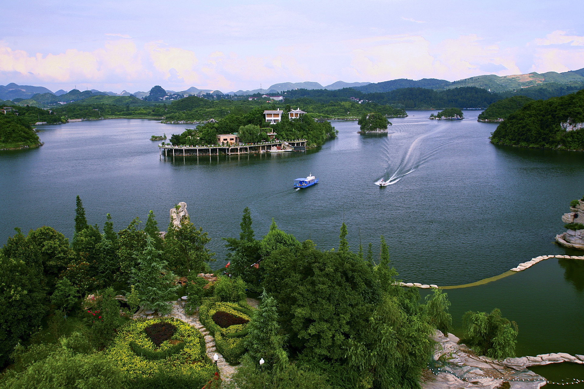 黑龙滩风景区,位于四川省仁寿县,是一个集休闲,娱乐,观光于一体