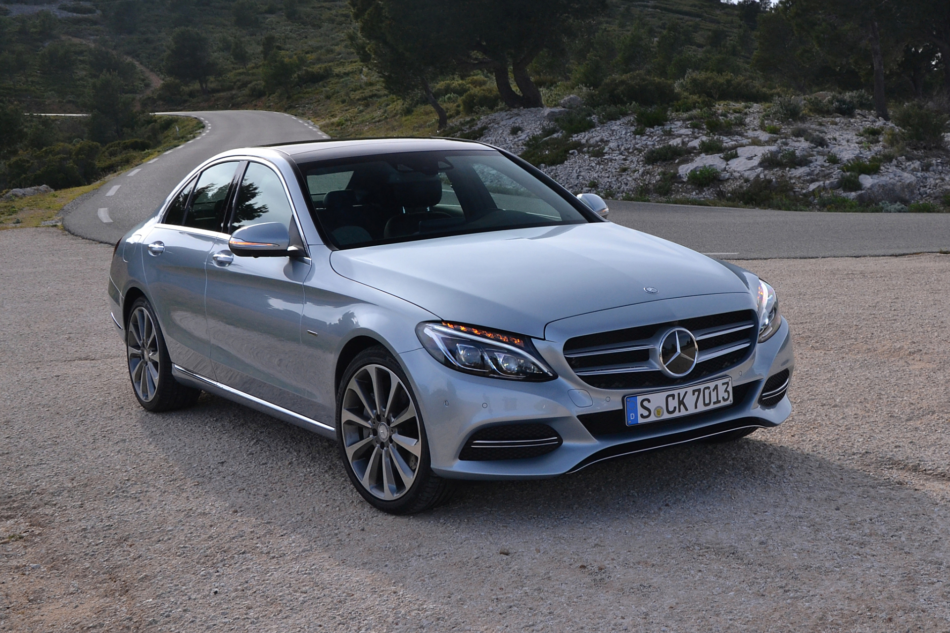 此消息引发消费者担忧,一些选择加满油箱,一些寻找节