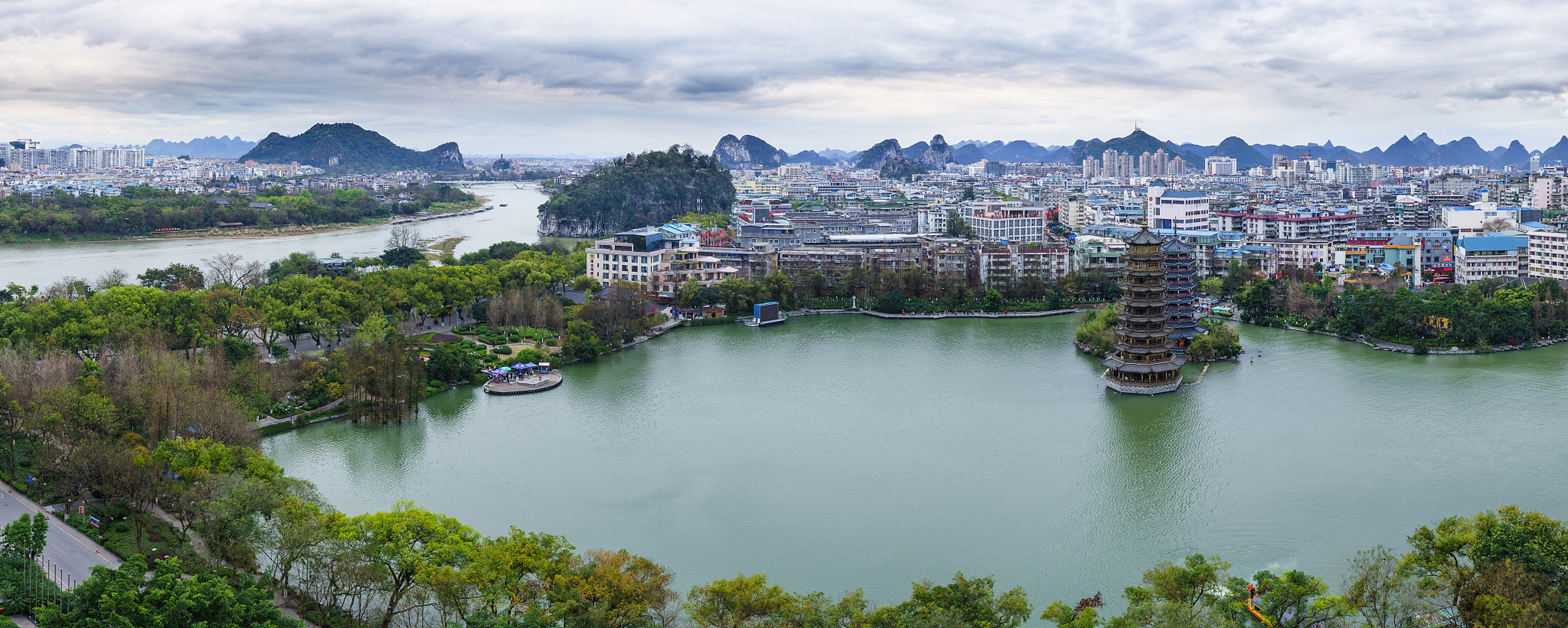 广西之行,必不可少的一站就是位于桂林市中心的两江四湖·象山景区.
