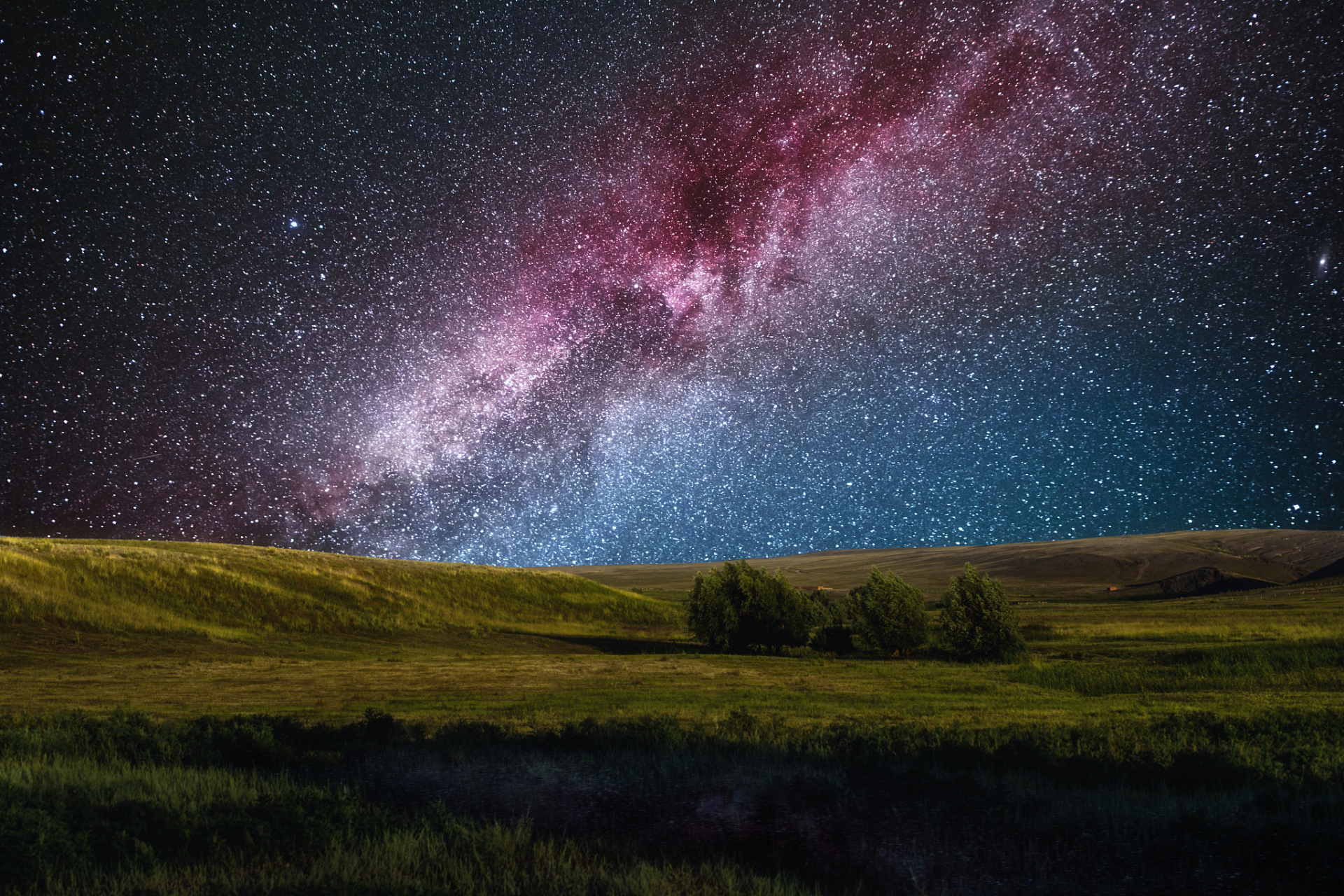 在广袤的呼伦贝尔大草原,星空闪耀的夜晚,我们准备好了依维柯汽车,踏