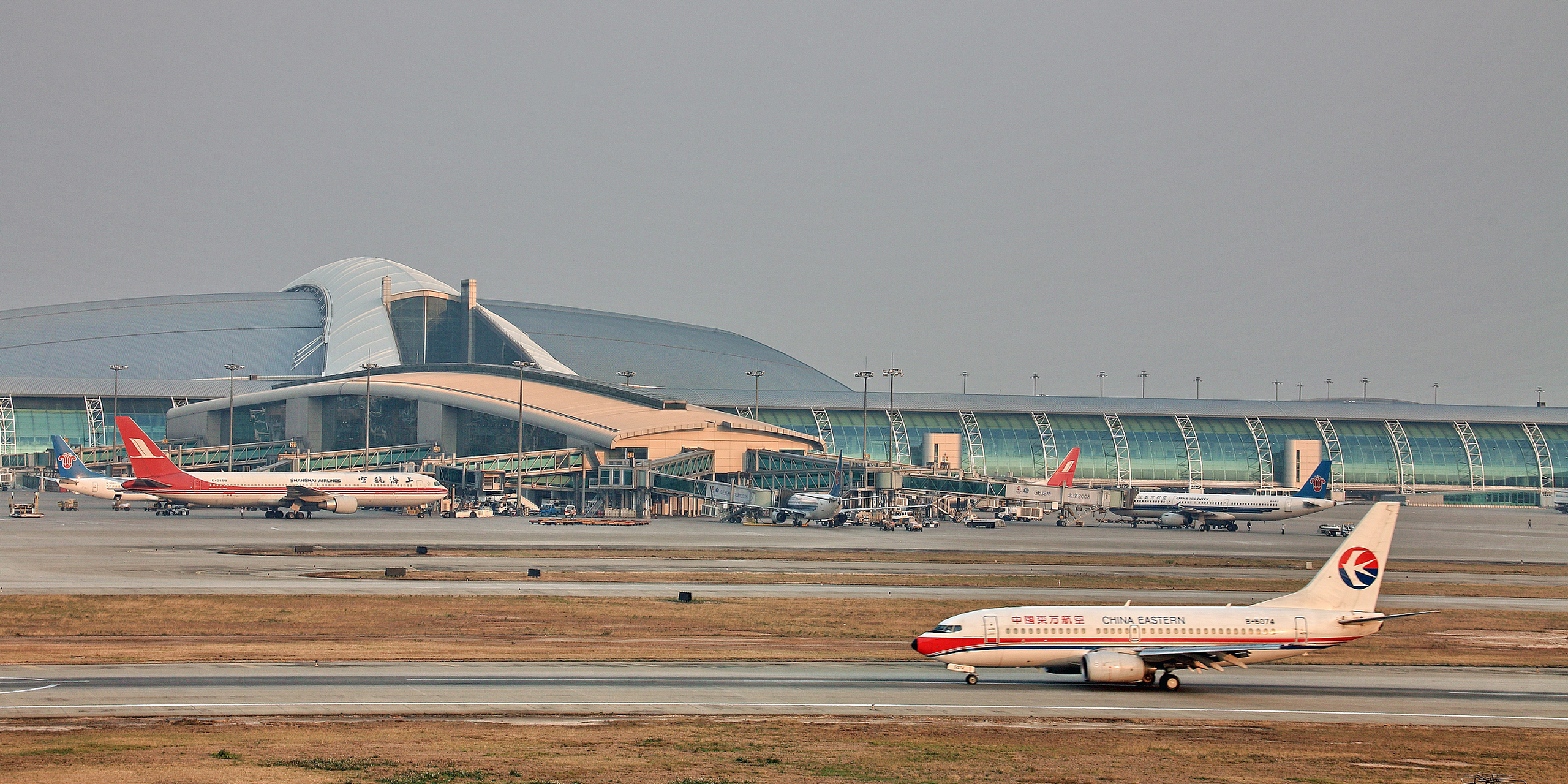 广州白云国际机场发生一起意外事故,造成一人死亡,直接经济损失百万