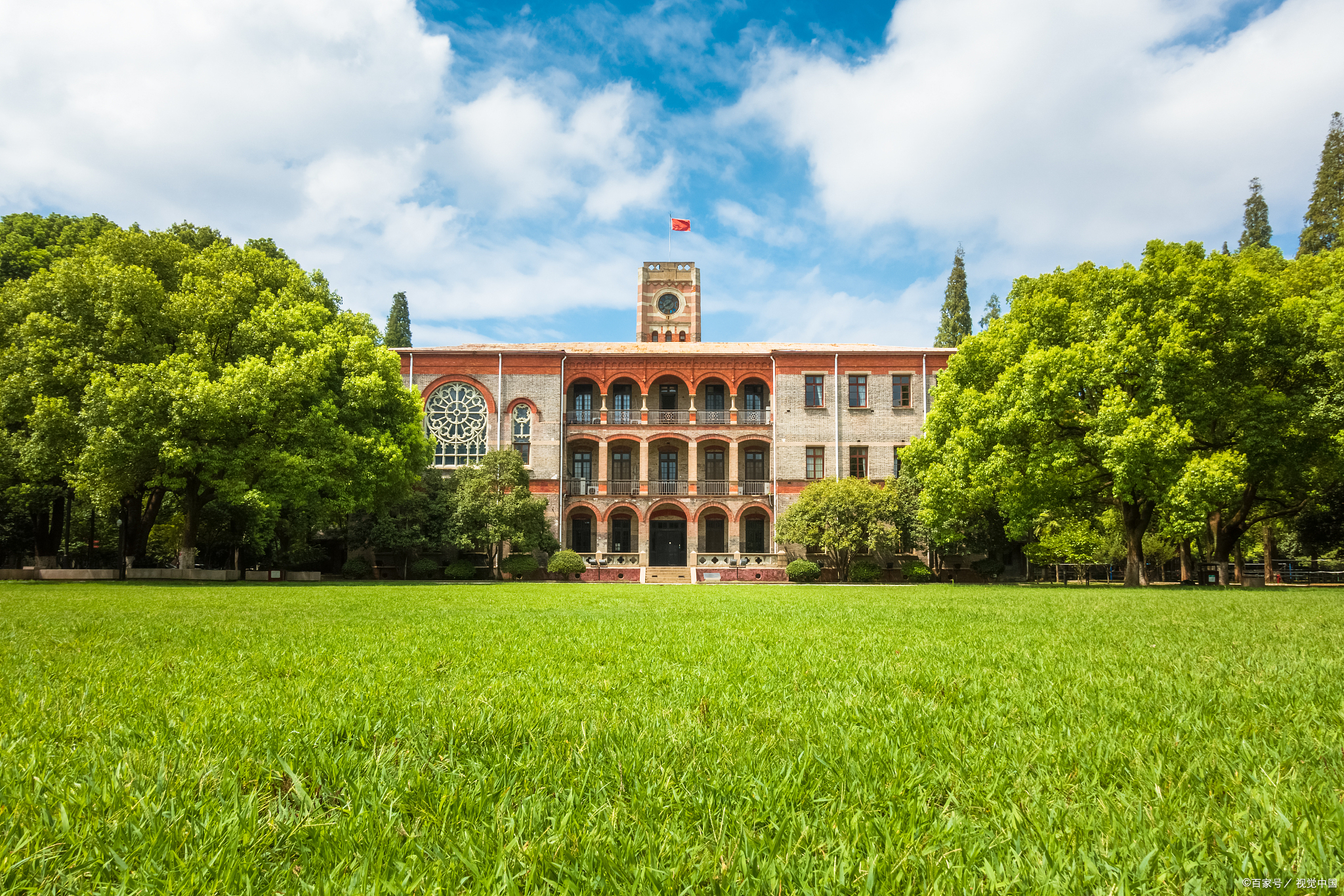 苏州大学是老牌高校,从其前身东吴大学创办之日算起,距今已有120赌觋